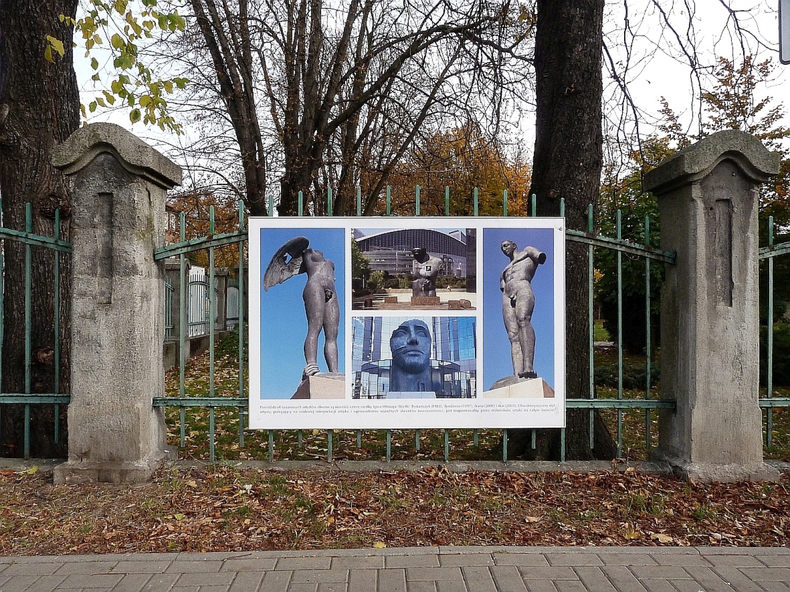 Zdjęcie w galerii na portalu naszraciborz.pl: Wystawa na płocie! - nowoczesny Paryż w ZSO nr 1 w Raciborzu wiadomości z regionu