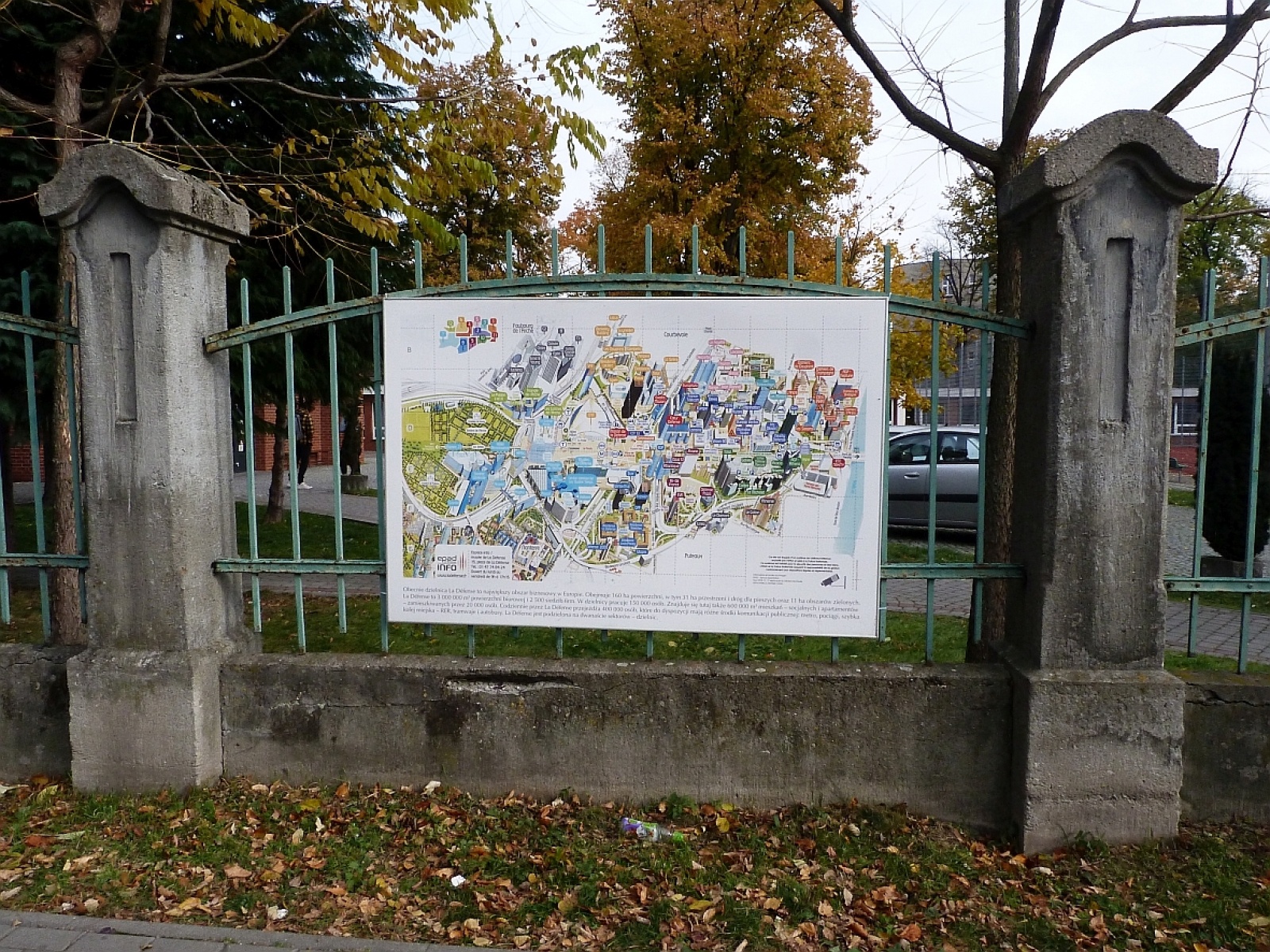 Zdjęcie w galerii na portalu naszraciborz.pl: Wystawa na płocie! - nowoczesny Paryż w ZSO nr 1 w Raciborzu wiadomości z regionu