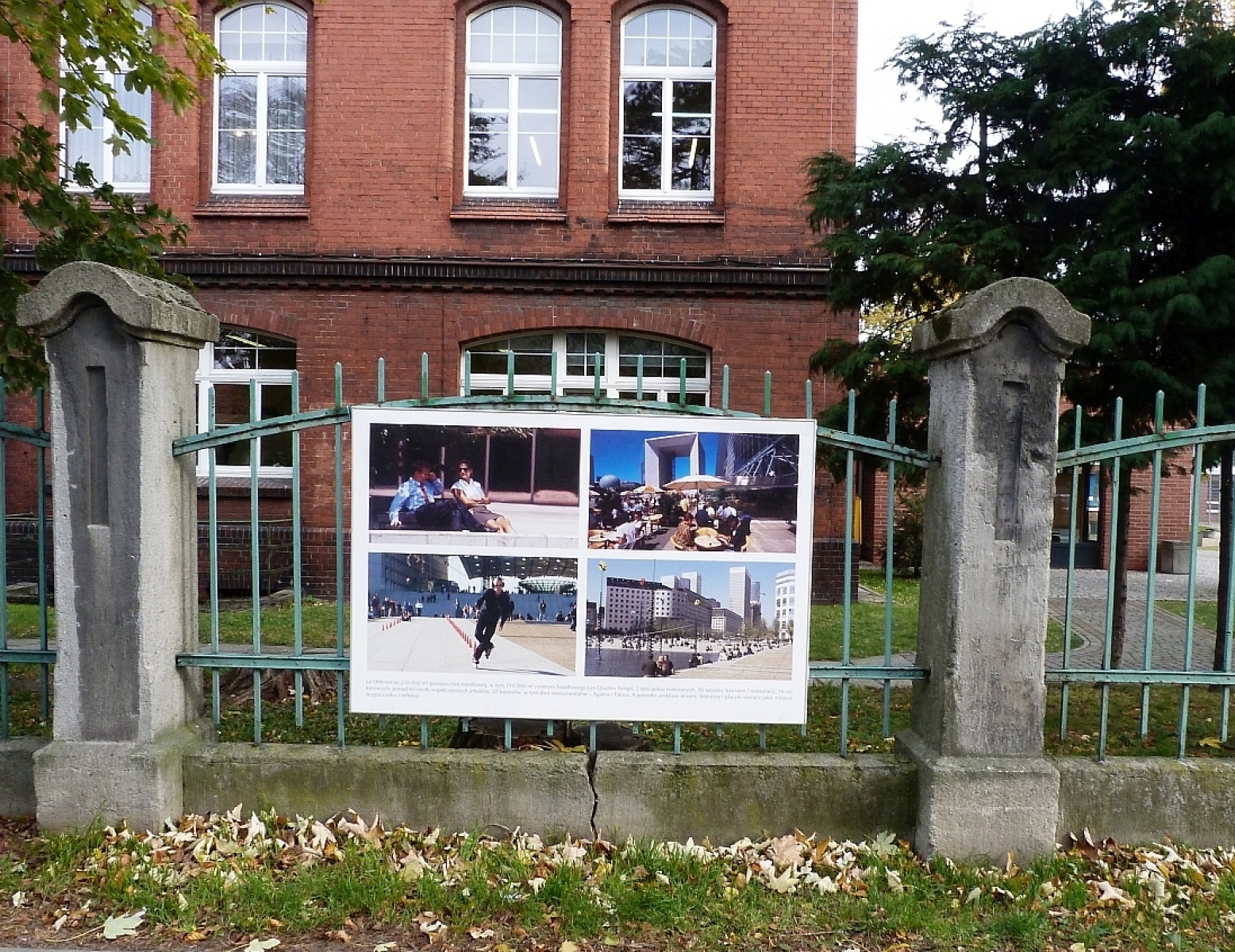 Zdjęcie w galerii na portalu naszraciborz.pl: Wystawa na płocie! - nowoczesny Paryż w ZSO nr 1 w Raciborzu wiadomości z regionu