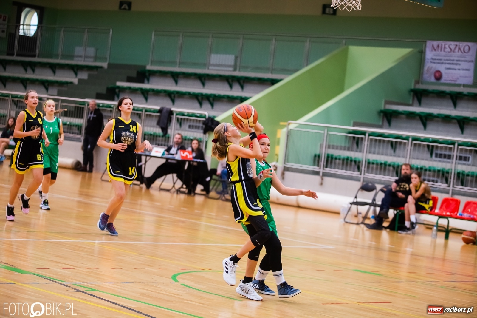 Zdjęcie w galerii na portalu naszraciborz.pl: Koszykówka. Gwiazdy z Gliwic lepsze od RKK AZS [FOTO] wiadomości z regionu