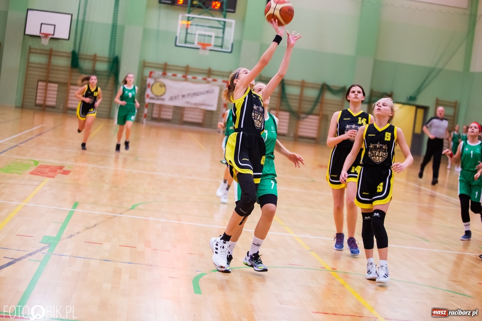 Zdjęcie w galerii na portalu naszraciborz.pl: Koszykówka. Gwiazdy z Gliwic lepsze od RKK AZS [FOTO] wiadomości z regionu