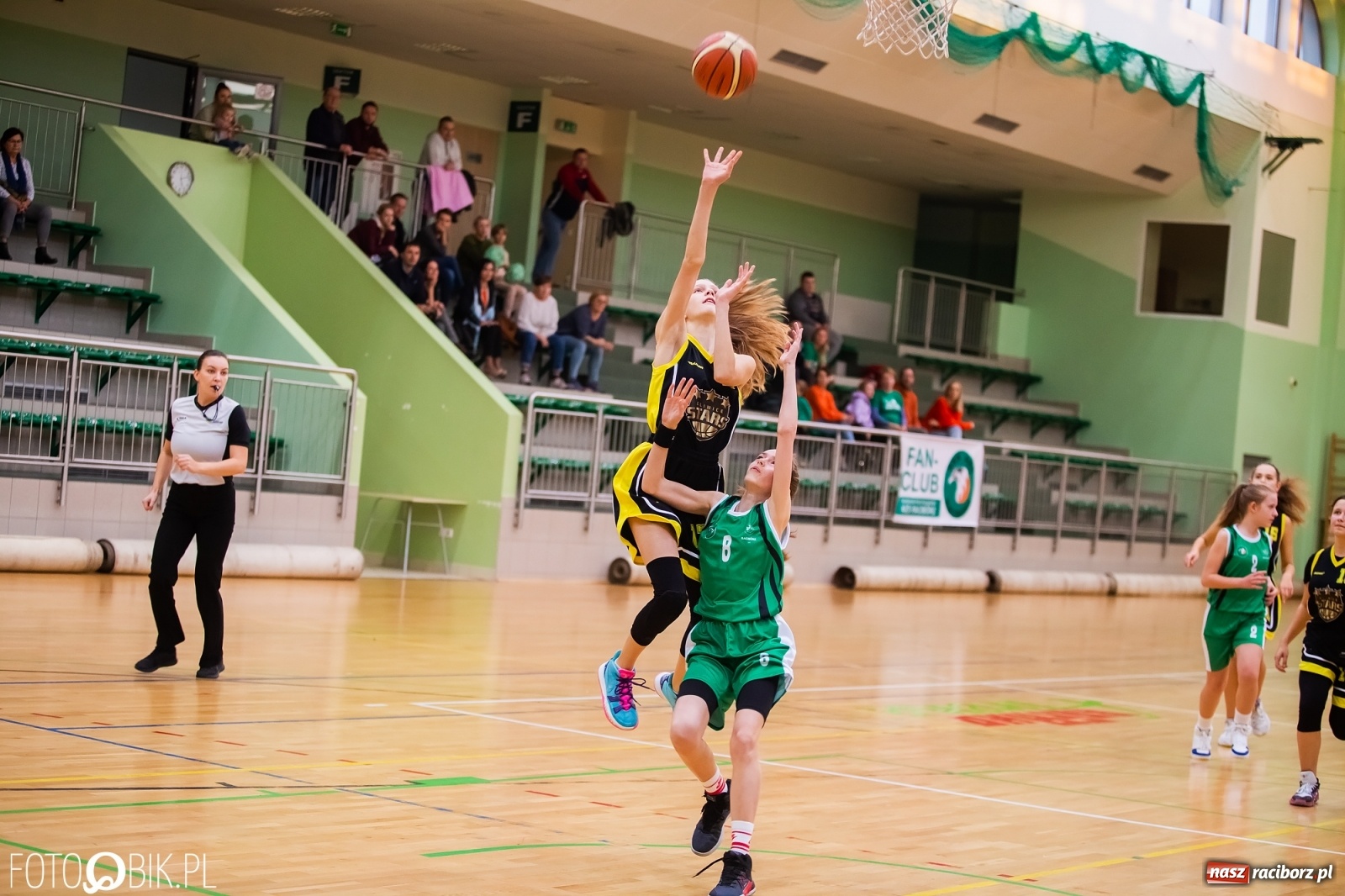 Zdjęcie w galerii na portalu naszraciborz.pl: Koszykówka. Gwiazdy z Gliwic lepsze od RKK AZS [FOTO] wiadomości z regionu