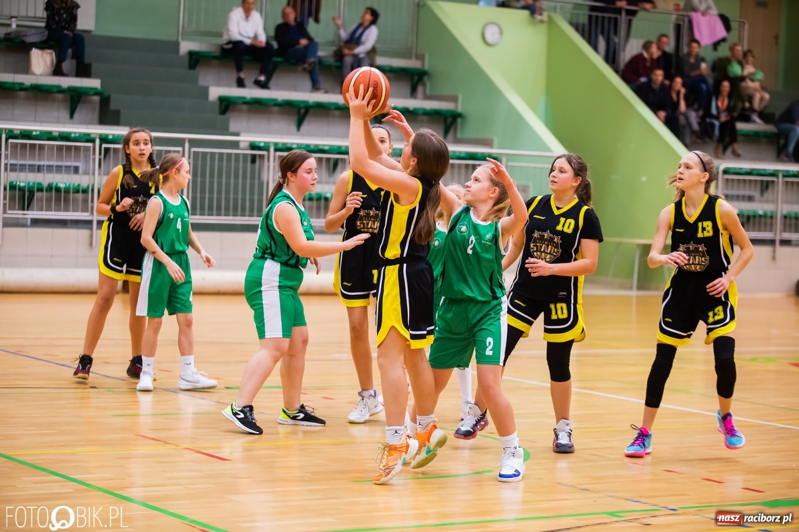 Zdjęcie w galerii na portalu naszraciborz.pl: Koszykówka. Gwiazdy z Gliwic lepsze od RKK AZS [FOTO] wiadomości z regionu