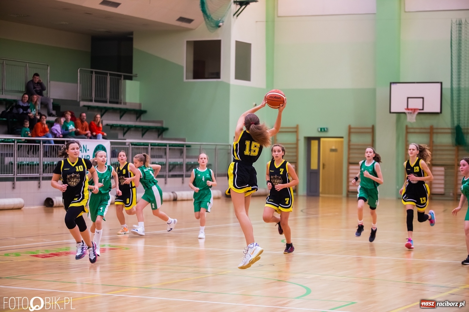 Zdjęcie w galerii na portalu naszraciborz.pl: Koszykówka. Gwiazdy z Gliwic lepsze od RKK AZS [FOTO] wiadomości z regionu