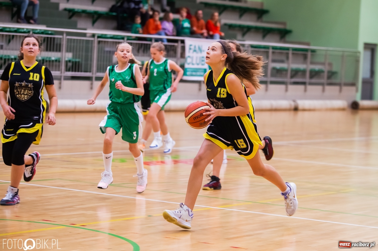 Zdjęcie w galerii na portalu naszraciborz.pl: Koszykówka. Gwiazdy z Gliwic lepsze od RKK AZS [FOTO] wiadomości z regionu