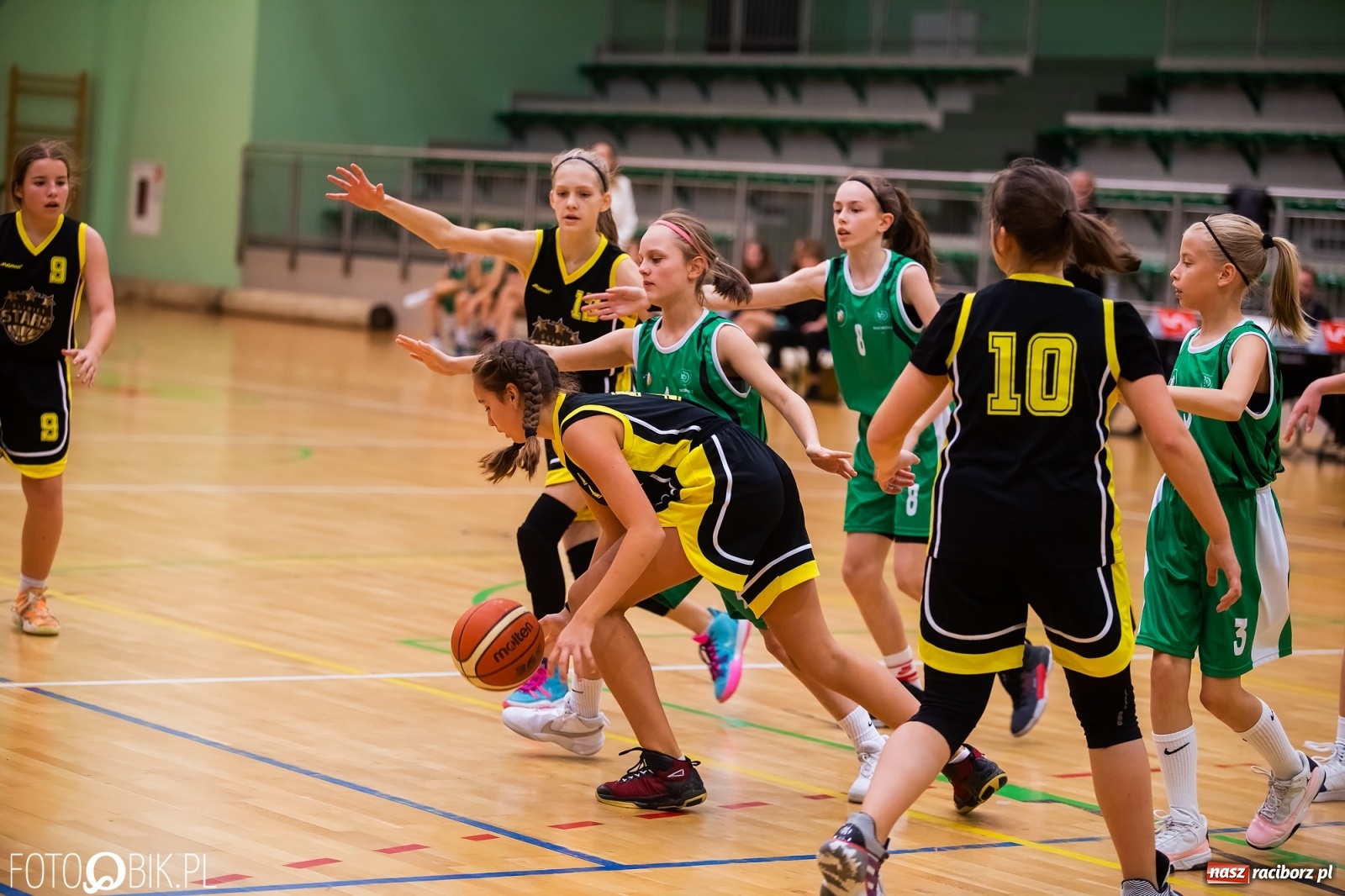Zdjęcie w galerii na portalu naszraciborz.pl: Koszykówka. Gwiazdy z Gliwic lepsze od RKK AZS [FOTO] wiadomości z regionu