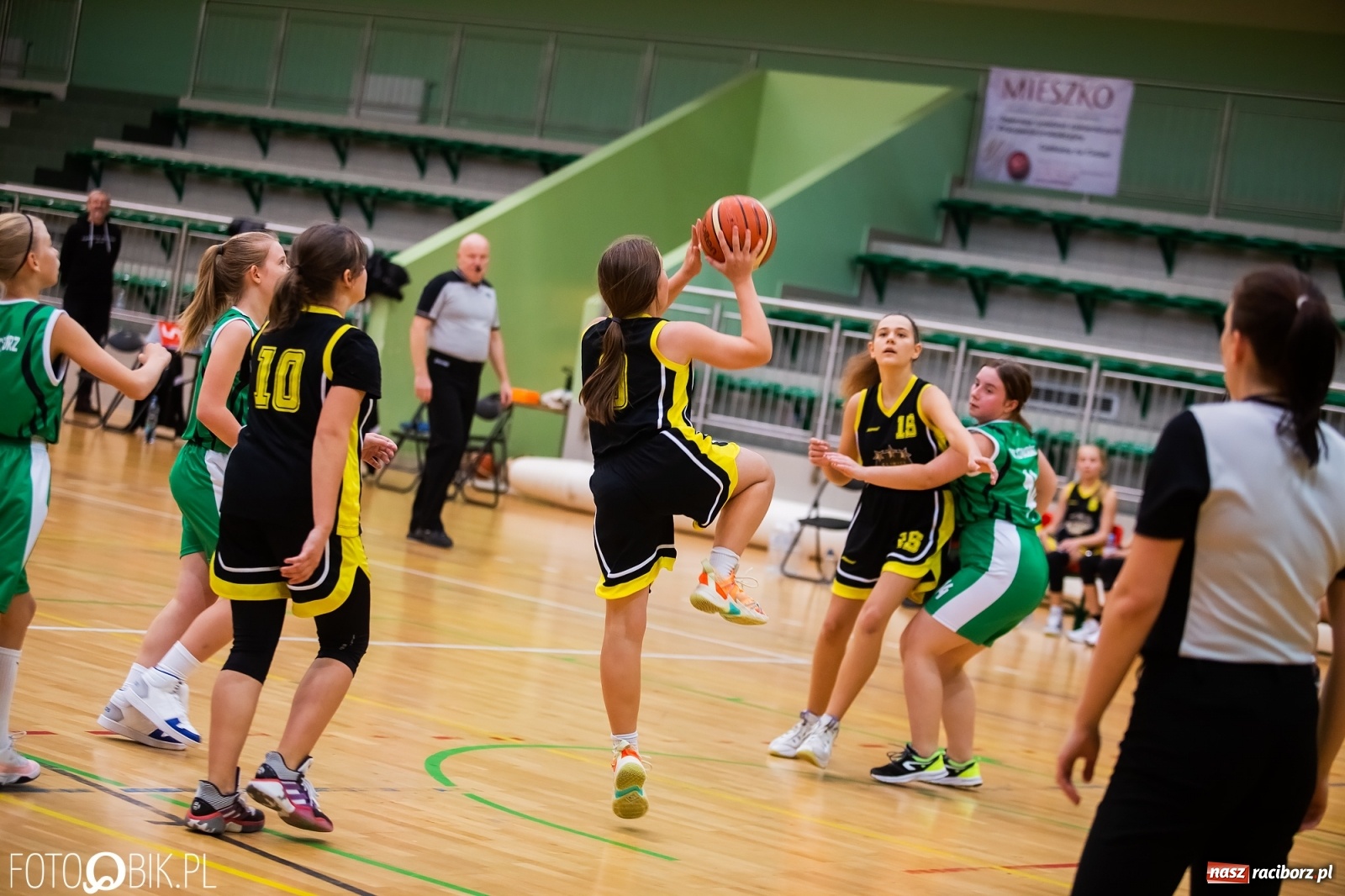 Zdjęcie w galerii na portalu naszraciborz.pl: Koszykówka. Gwiazdy z Gliwic lepsze od RKK AZS [FOTO] wiadomości z regionu