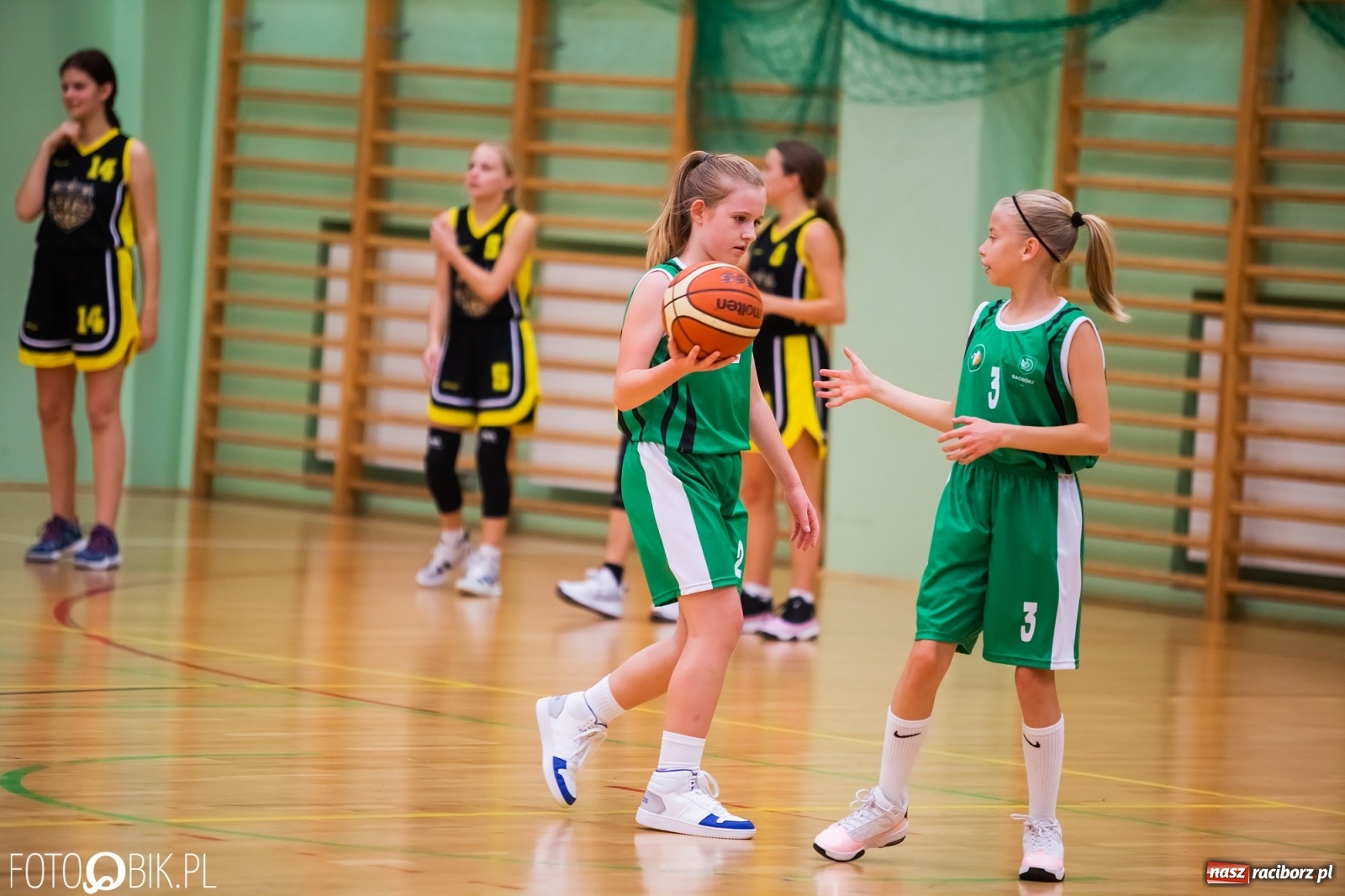 Zdjęcie w galerii na portalu naszraciborz.pl: Koszykówka. Gwiazdy z Gliwic lepsze od RKK AZS [FOTO] wiadomości z regionu