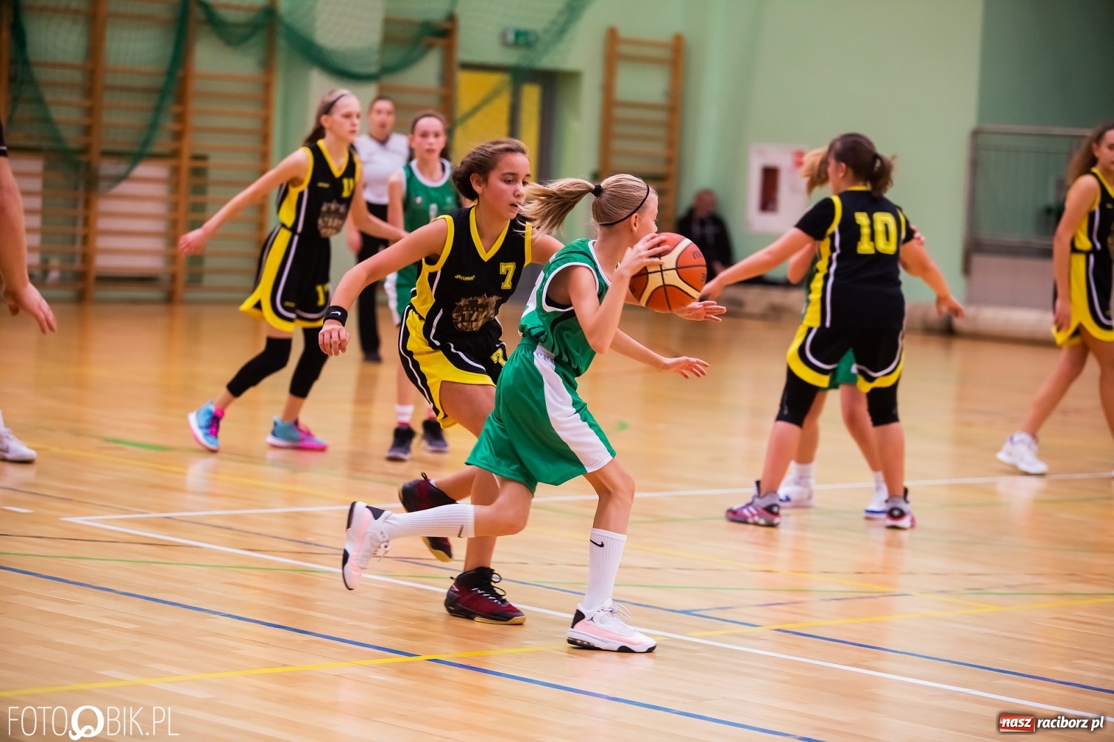 Zdjęcie w galerii na portalu naszraciborz.pl: Koszykówka. Gwiazdy z Gliwic lepsze od RKK AZS [FOTO] wiadomości z regionu