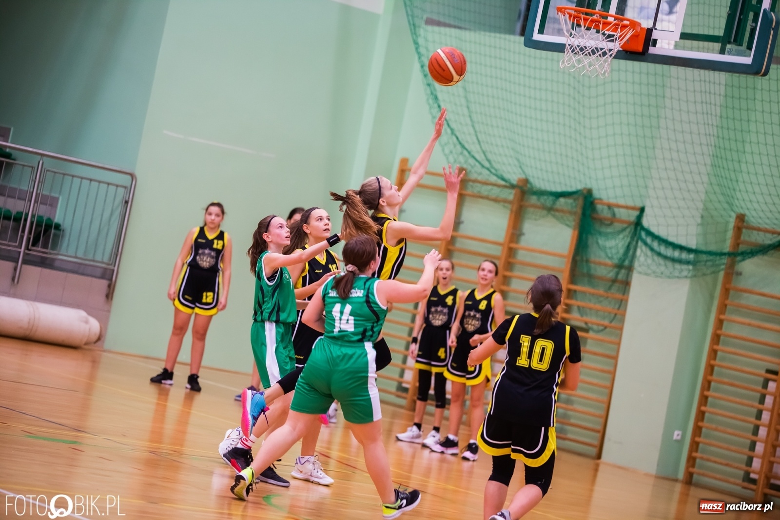 Zdjęcie w galerii na portalu naszraciborz.pl: Koszykówka. Gwiazdy z Gliwic lepsze od RKK AZS [FOTO] wiadomości z regionu