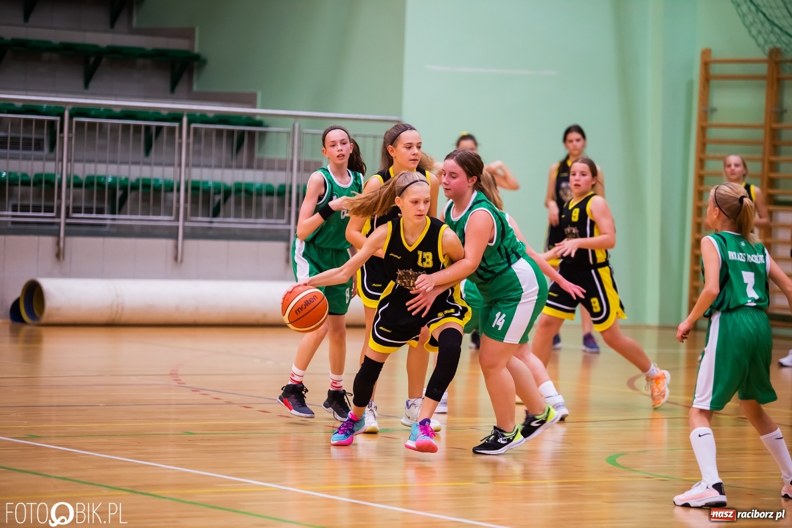 Zdjęcie w galerii na portalu naszraciborz.pl: Koszykówka. Gwiazdy z Gliwic lepsze od RKK AZS [FOTO] wiadomości z regionu