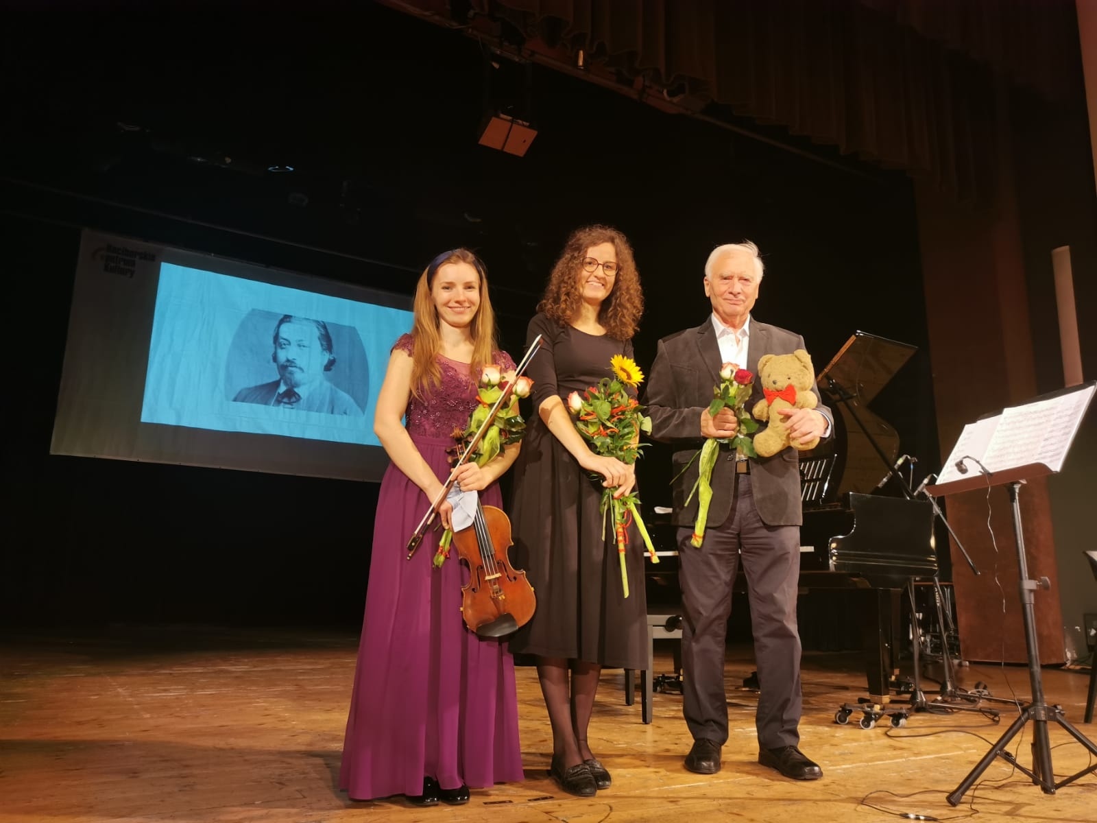 Zdjęcie w galerii na portalu naszraciborz.pl: Skrzypce bohaterem koncertu umuzykalniającego w RCK [FOTO] wiadomości z regionu