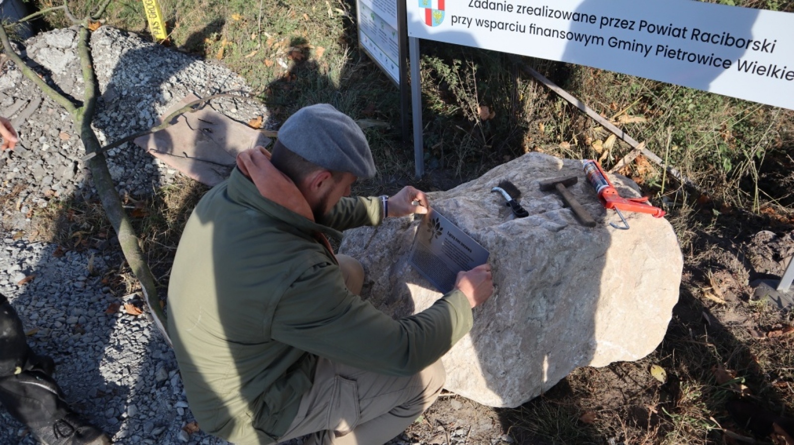 Zdjęcie w galerii na portalu naszraciborz.pl: Powiat włącza się w kolejną akcję sadzenia drzew wiadomości z regionu