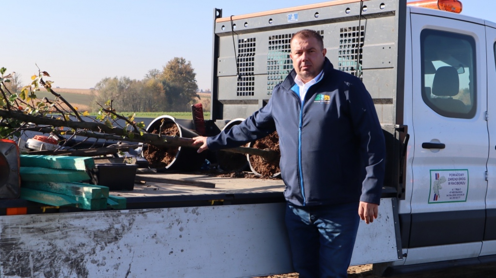 Zdjęcie w galerii na portalu naszraciborz.pl: Powiat włącza się w kolejną akcję sadzenia drzew wiadomości z regionu