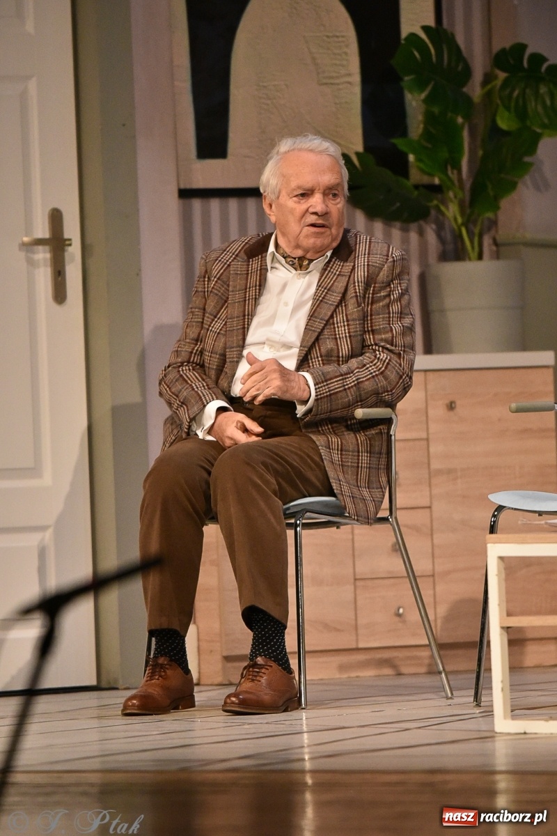 Zdjęcie w galerii na portalu naszraciborz.pl: W poczekalni u genialnego psychiatry. Doborowa obsada Nerwicy natręctw w RCK [FOTO] wiadomości z regionu