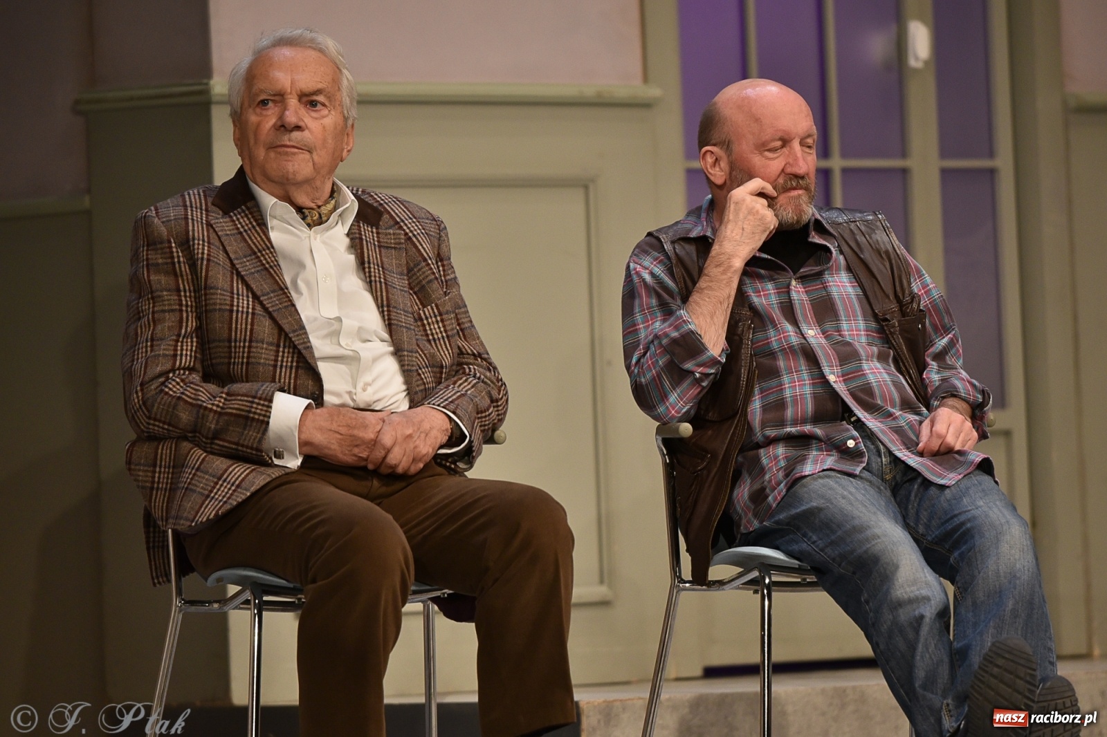 Zdjęcie w galerii na portalu naszraciborz.pl: W poczekalni u genialnego psychiatry. Doborowa obsada Nerwicy natręctw w RCK [FOTO] wiadomości z regionu