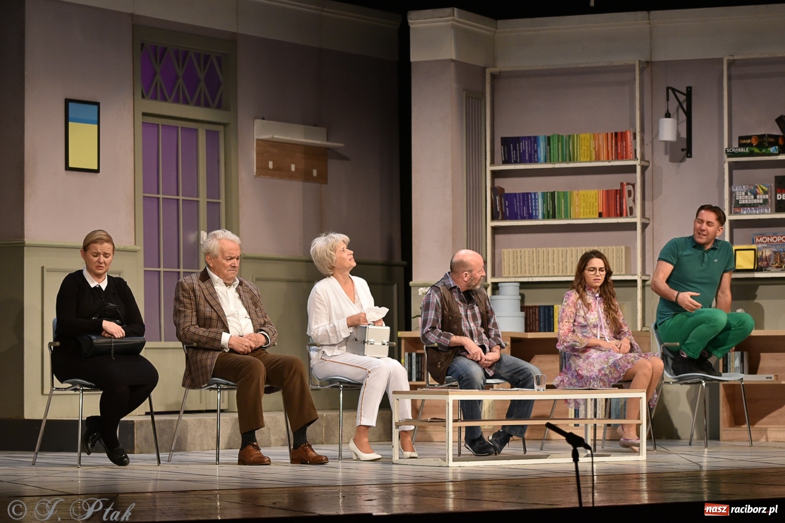 Zdjęcie w galerii na portalu naszraciborz.pl: W poczekalni u genialnego psychiatry. Doborowa obsada Nerwicy natręctw w RCK [FOTO] wiadomości z regionu