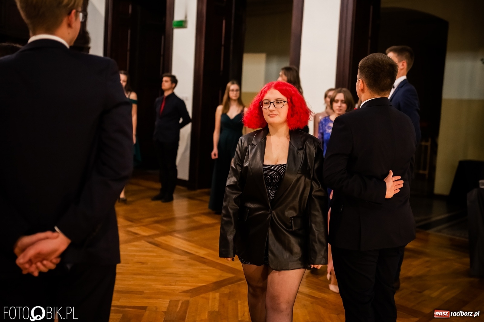 Zdjęcie w galerii na portalu naszraciborz.pl: Jedyny taki bal maturalny w Raciborzu. DLO bawi się w swojej szkole [FOTO i WIDEO] wiadomości z regionu