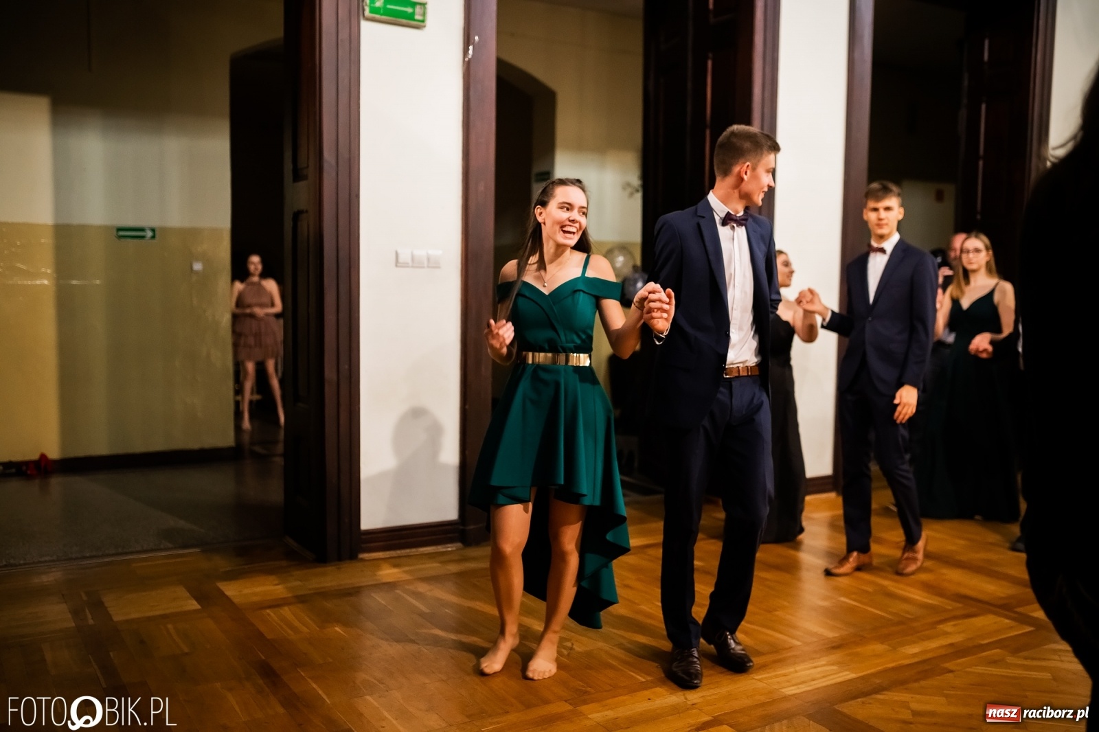 Zdjęcie w galerii na portalu naszraciborz.pl: Jedyny taki bal maturalny w Raciborzu. DLO bawi się w swojej szkole [FOTO i WIDEO] wiadomości z regionu