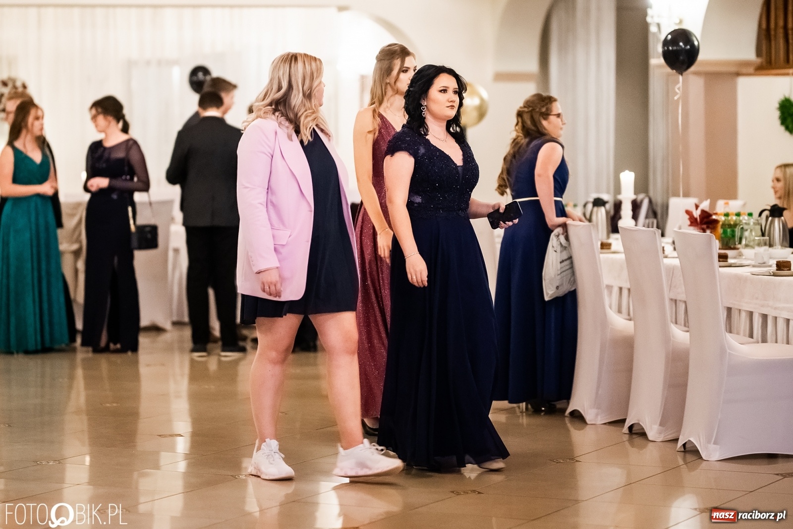 Zdjęcie w galerii na portalu naszraciborz.pl: Studniówka II LO im. Adama Mickiewicza w Raciborzu [FOTO i WIDEO] wiadomości z regionu