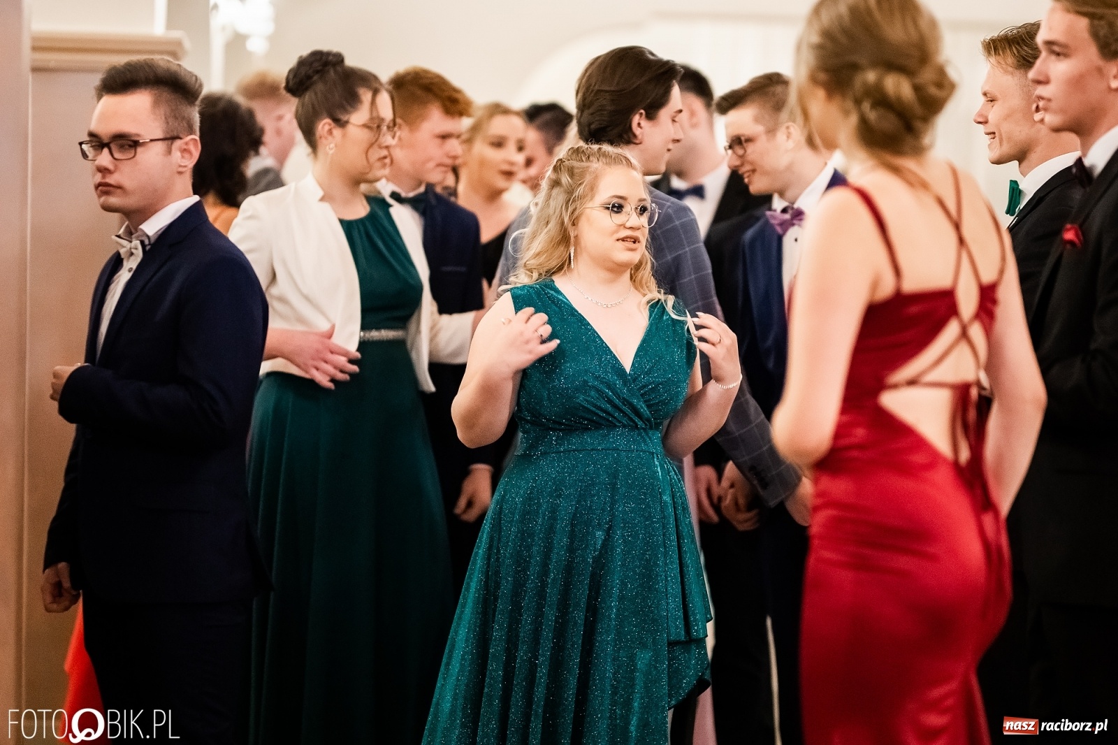 Zdjęcie w galerii na portalu naszraciborz.pl: Studniówka II LO im. Adama Mickiewicza w Raciborzu [FOTO i WIDEO] wiadomości z regionu