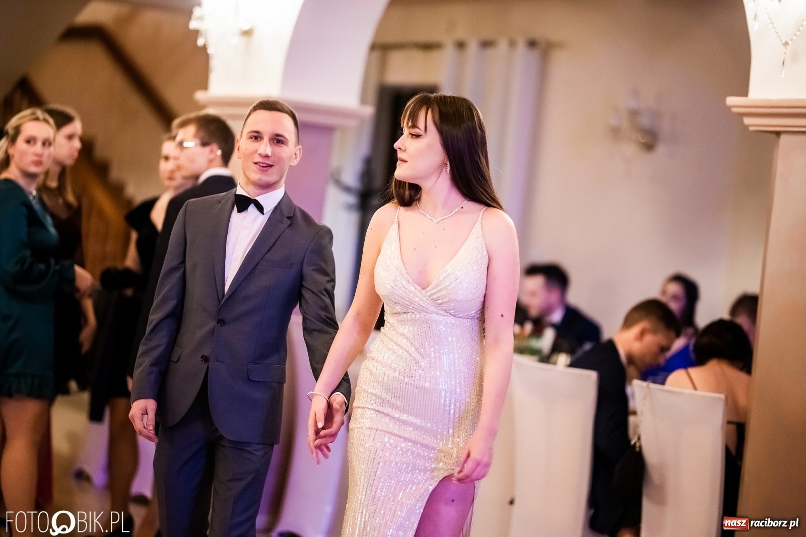 Zdjęcie w galerii na portalu naszraciborz.pl: Studniówka II LO im. Adama Mickiewicza w Raciborzu [FOTO i WIDEO] wiadomości z regionu