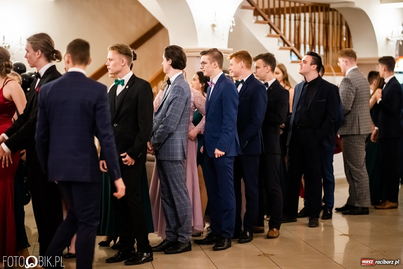 Zdjęcie w galerii na portalu naszraciborz.pl: Studniówka II LO im. Adama Mickiewicza w Raciborzu [FOTO i WIDEO] wiadomości z regionu