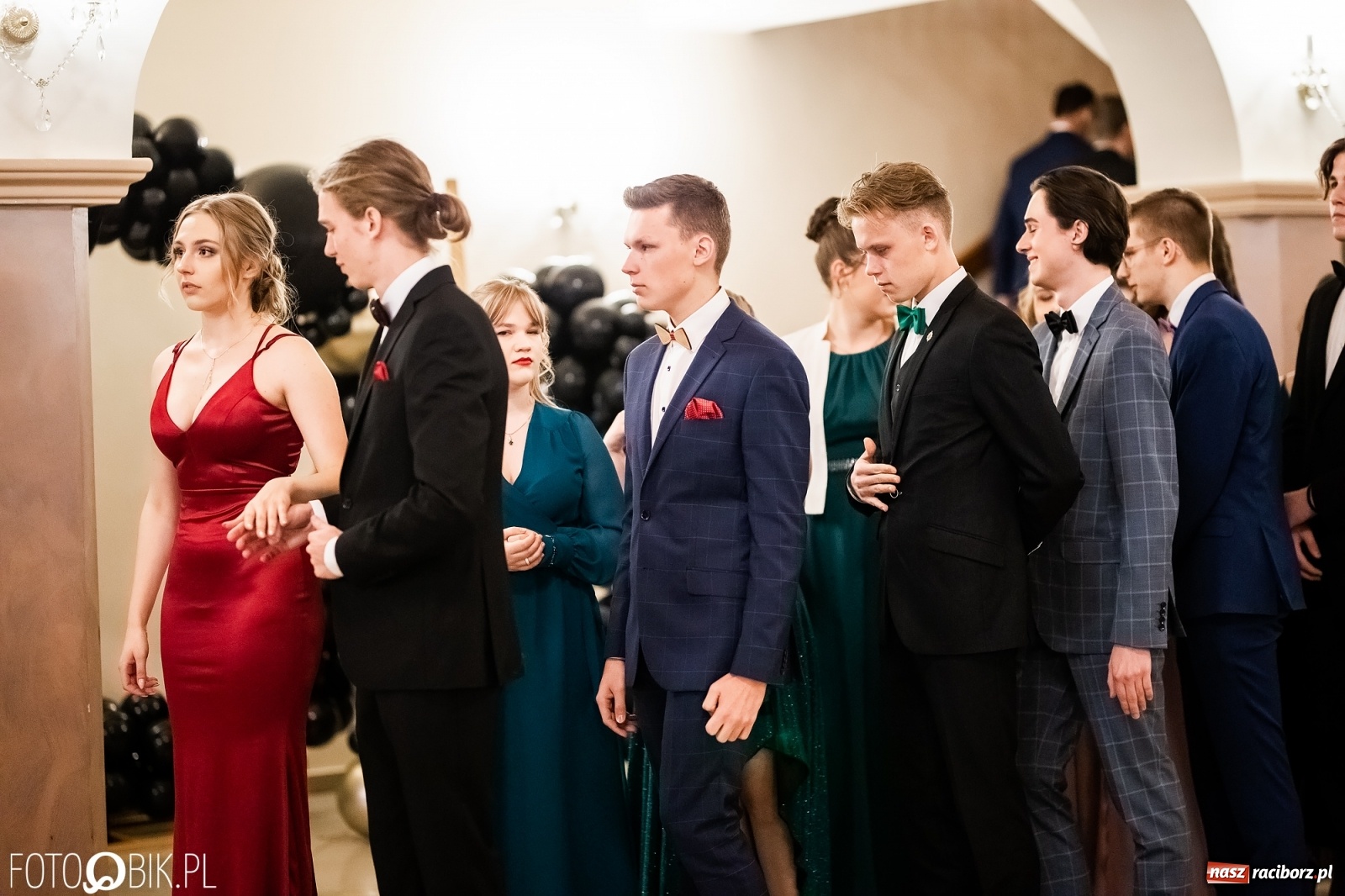 Zdjęcie w galerii na portalu naszraciborz.pl: Studniówka II LO im. Adama Mickiewicza w Raciborzu [FOTO i WIDEO] wiadomości z regionu