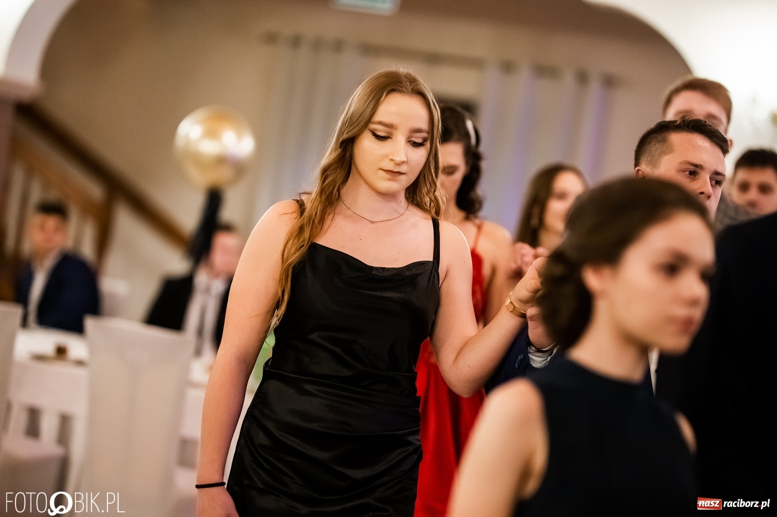 Zdjęcie w galerii na portalu naszraciborz.pl: Studniówka II LO im. Adama Mickiewicza w Raciborzu [FOTO i WIDEO] wiadomości z regionu