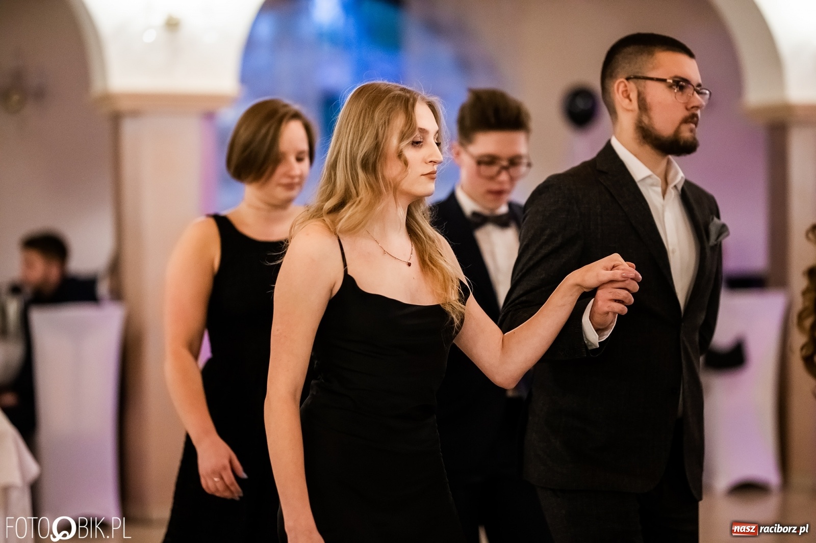 Zdjęcie w galerii na portalu naszraciborz.pl: Studniówka II LO im. Adama Mickiewicza w Raciborzu [FOTO i WIDEO] wiadomości z regionu