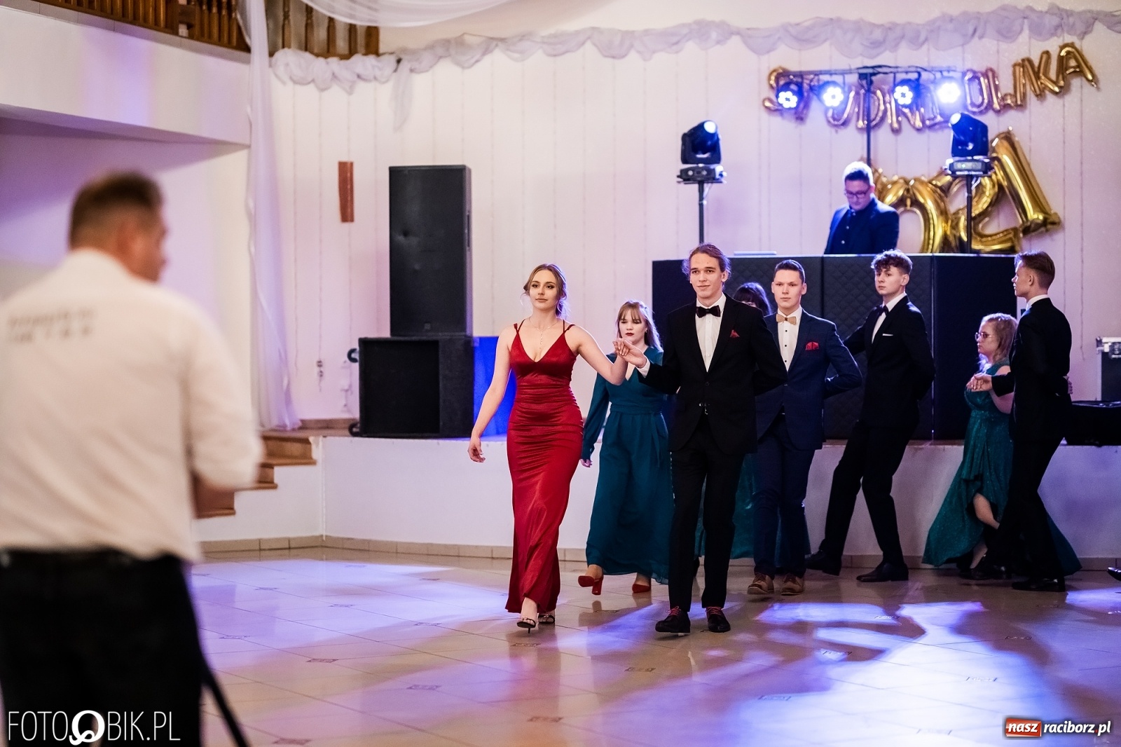 Zdjęcie w galerii na portalu naszraciborz.pl: Studniówka II LO im. Adama Mickiewicza w Raciborzu [FOTO i WIDEO] wiadomości z regionu