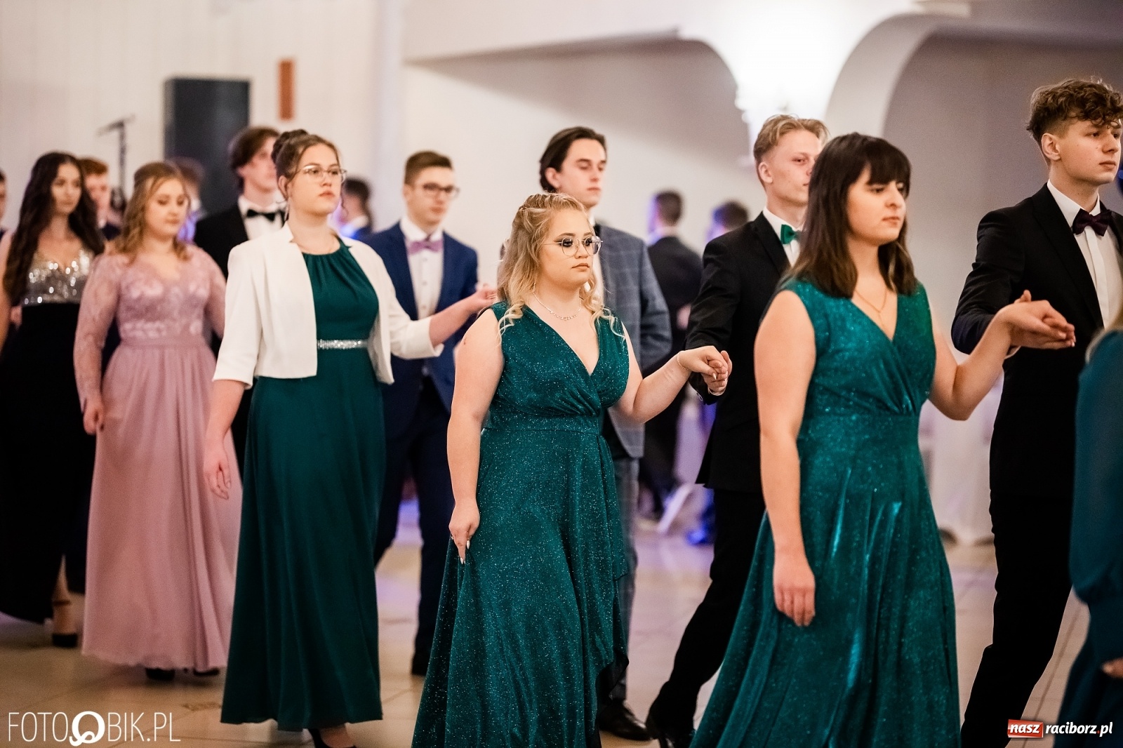 Zdjęcie w galerii na portalu naszraciborz.pl: Studniówka II LO im. Adama Mickiewicza w Raciborzu [FOTO i WIDEO] wiadomości z regionu