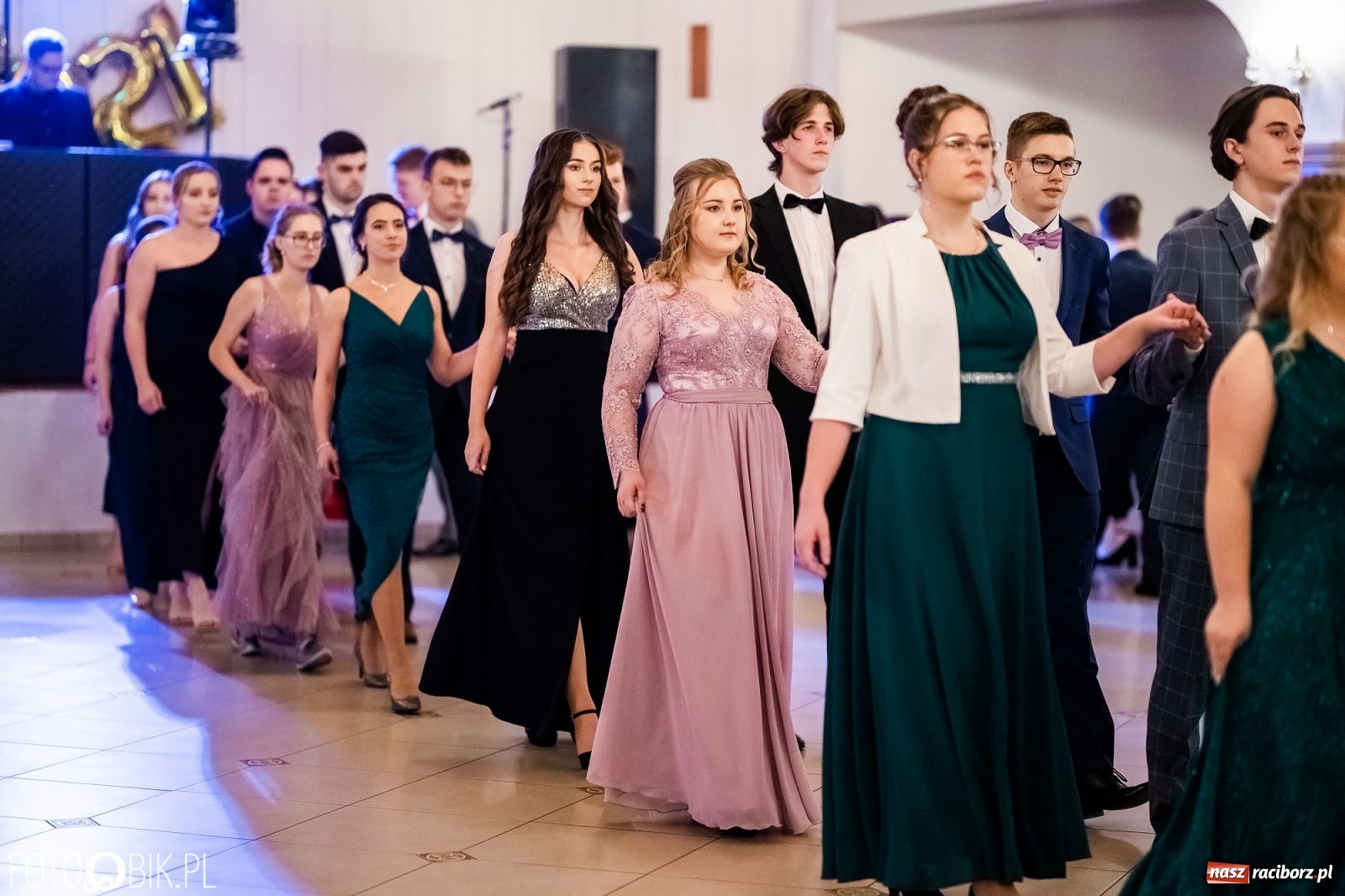 Zdjęcie w galerii na portalu naszraciborz.pl: Studniówka II LO im. Adama Mickiewicza w Raciborzu [FOTO i WIDEO] wiadomości z regionu