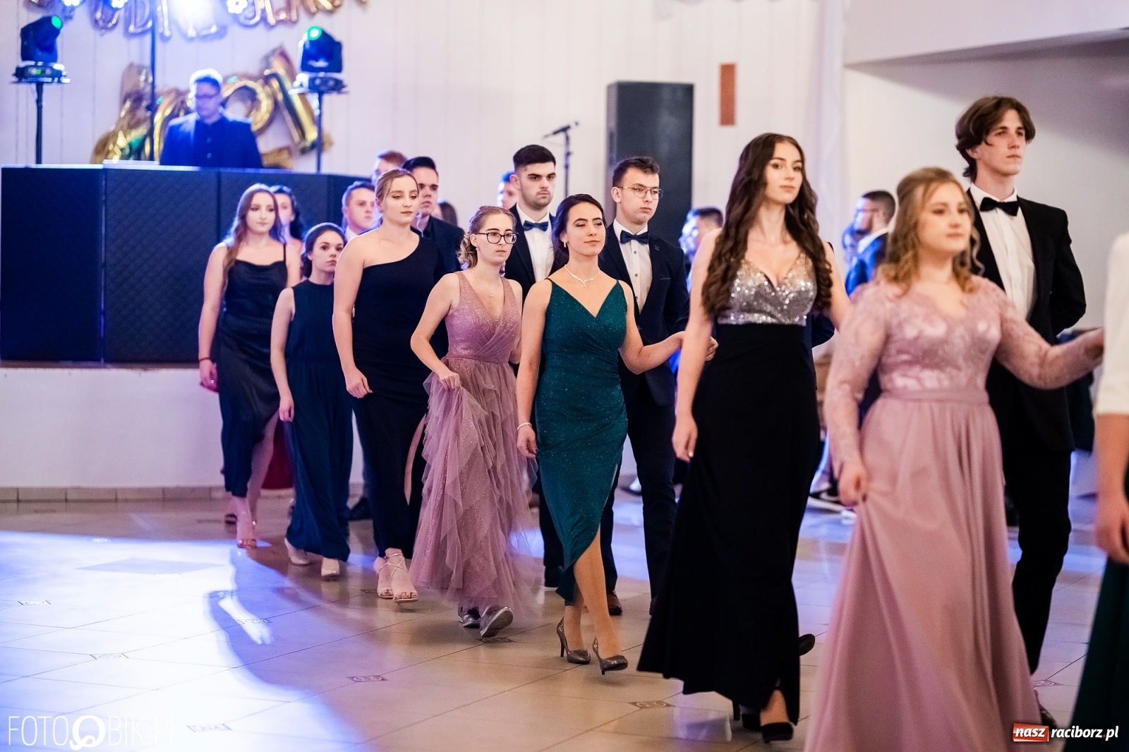 Zdjęcie w galerii na portalu naszraciborz.pl: Studniówka II LO im. Adama Mickiewicza w Raciborzu [FOTO i WIDEO] wiadomości z regionu