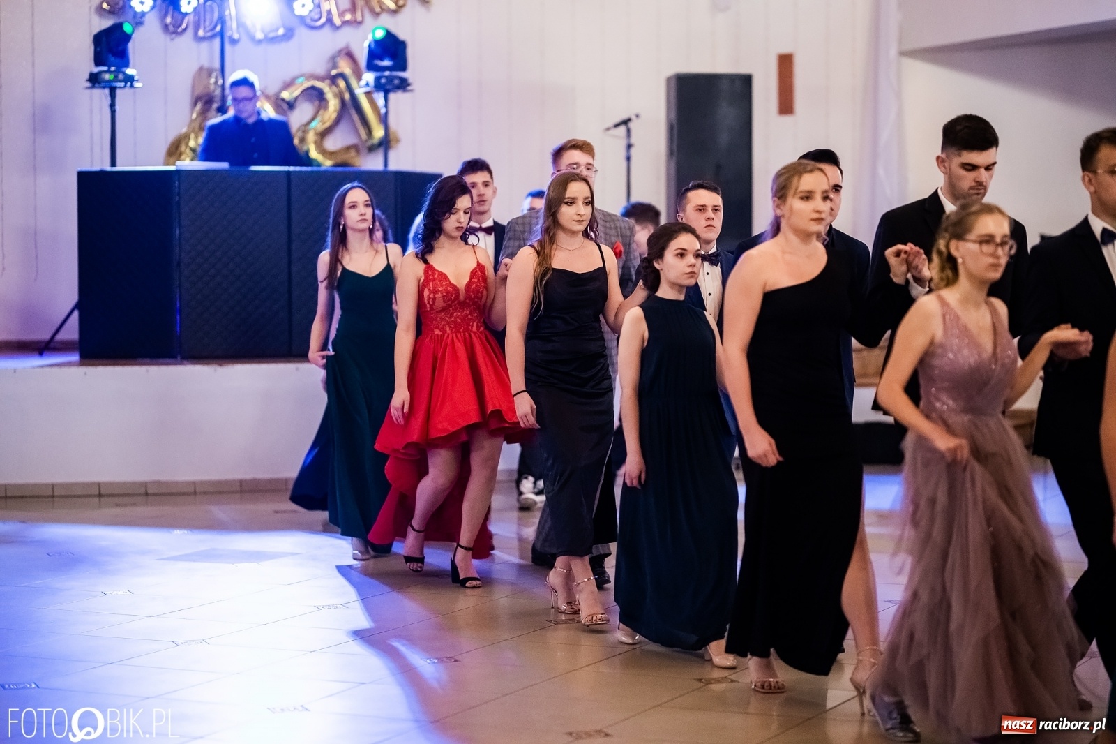 Zdjęcie w galerii na portalu naszraciborz.pl: Studniówka II LO im. Adama Mickiewicza w Raciborzu [FOTO i WIDEO] wiadomości z regionu