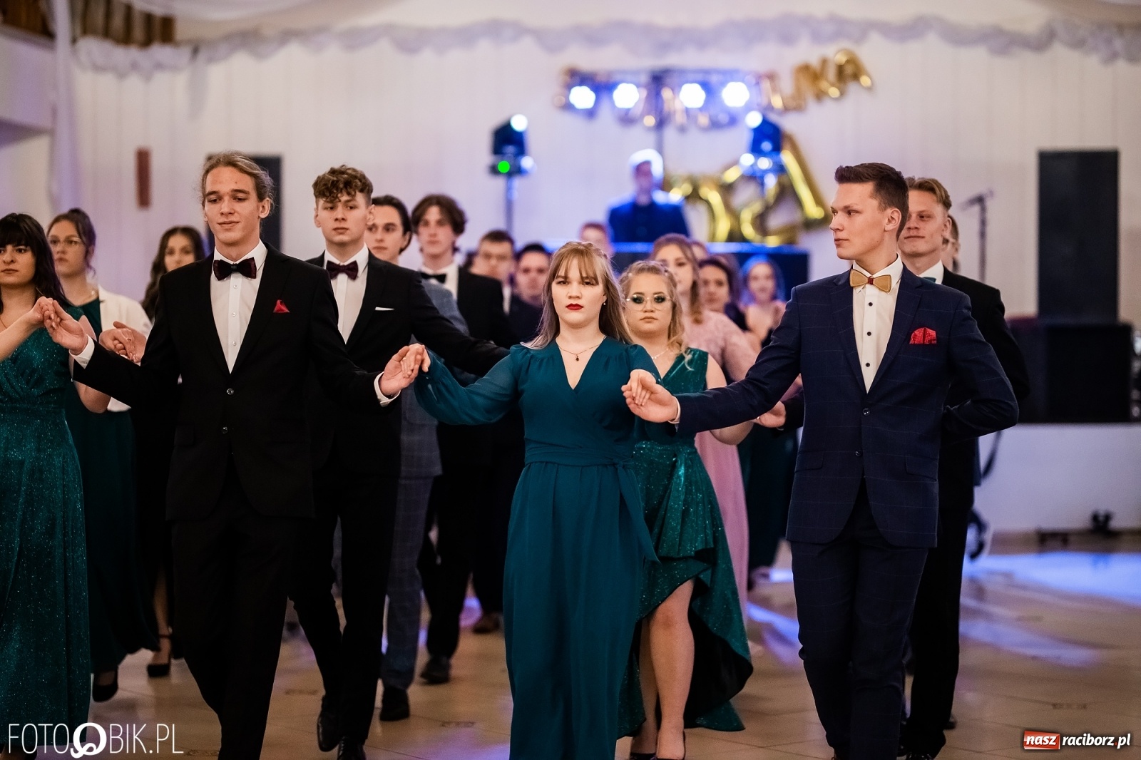 Zdjęcie w galerii na portalu naszraciborz.pl: Studniówka II LO im. Adama Mickiewicza w Raciborzu [FOTO i WIDEO] wiadomości z regionu