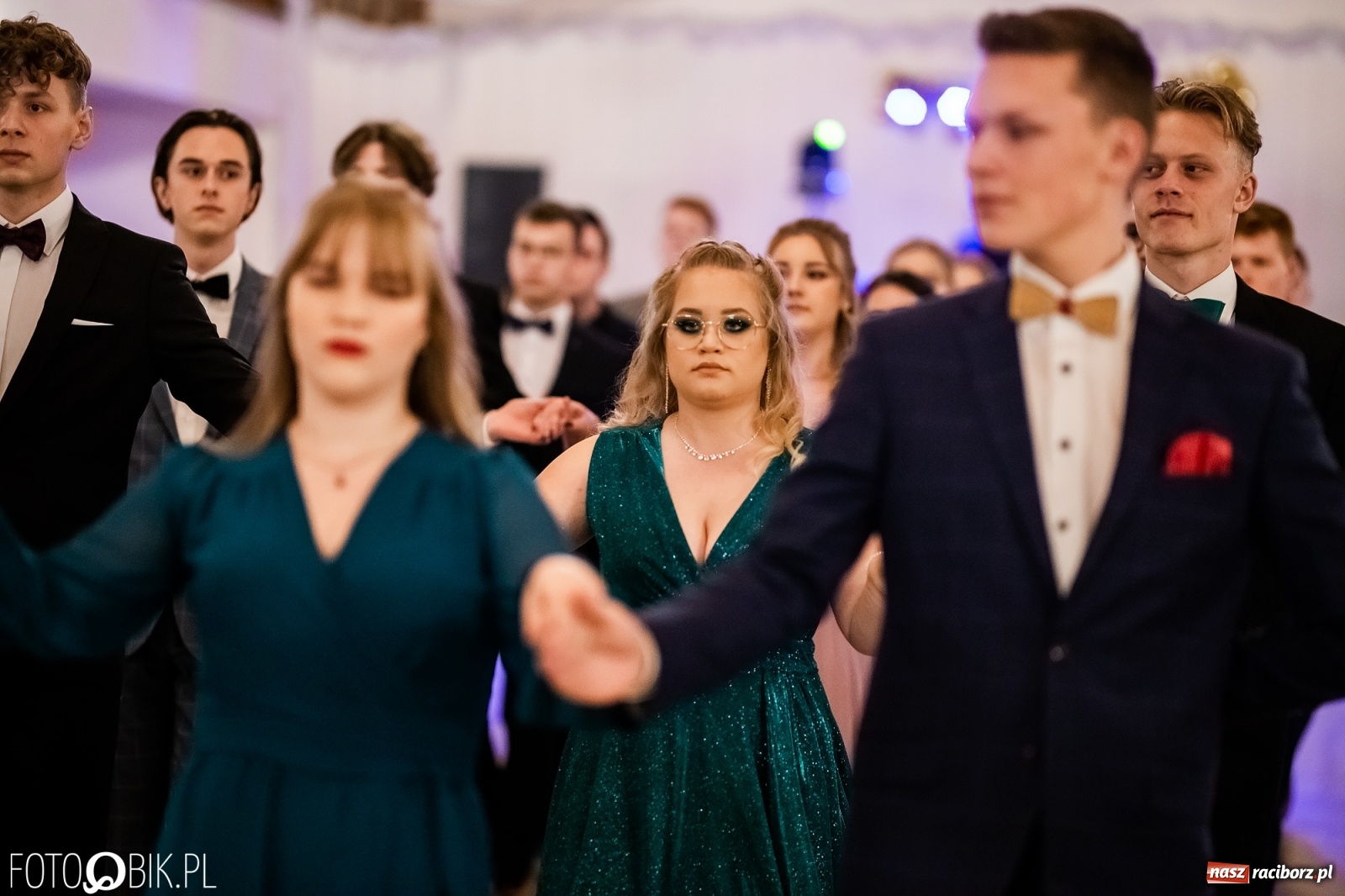 Zdjęcie w galerii na portalu naszraciborz.pl: Studniówka II LO im. Adama Mickiewicza w Raciborzu [FOTO i WIDEO] wiadomości z regionu