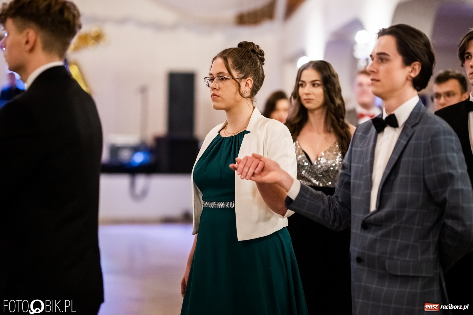 Zdjęcie w galerii na portalu naszraciborz.pl: Studniówka II LO im. Adama Mickiewicza w Raciborzu [FOTO i WIDEO] wiadomości z regionu