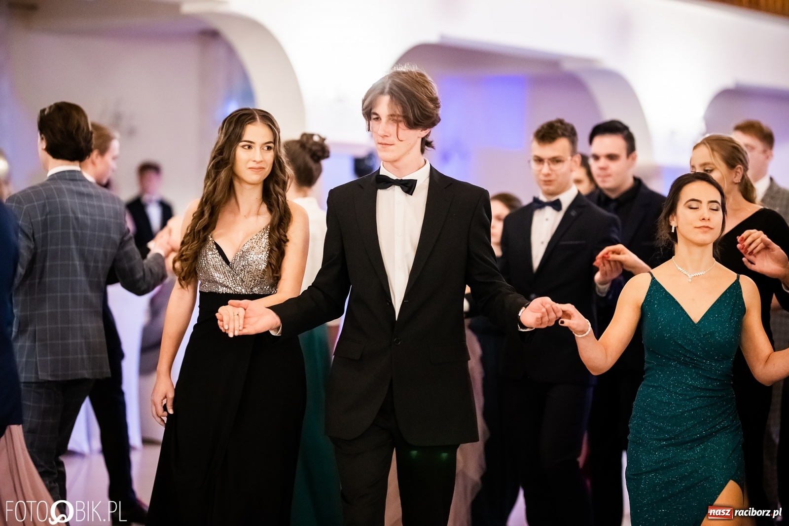 Zdjęcie w galerii na portalu naszraciborz.pl: Studniówka II LO im. Adama Mickiewicza w Raciborzu [FOTO i WIDEO] wiadomości z regionu