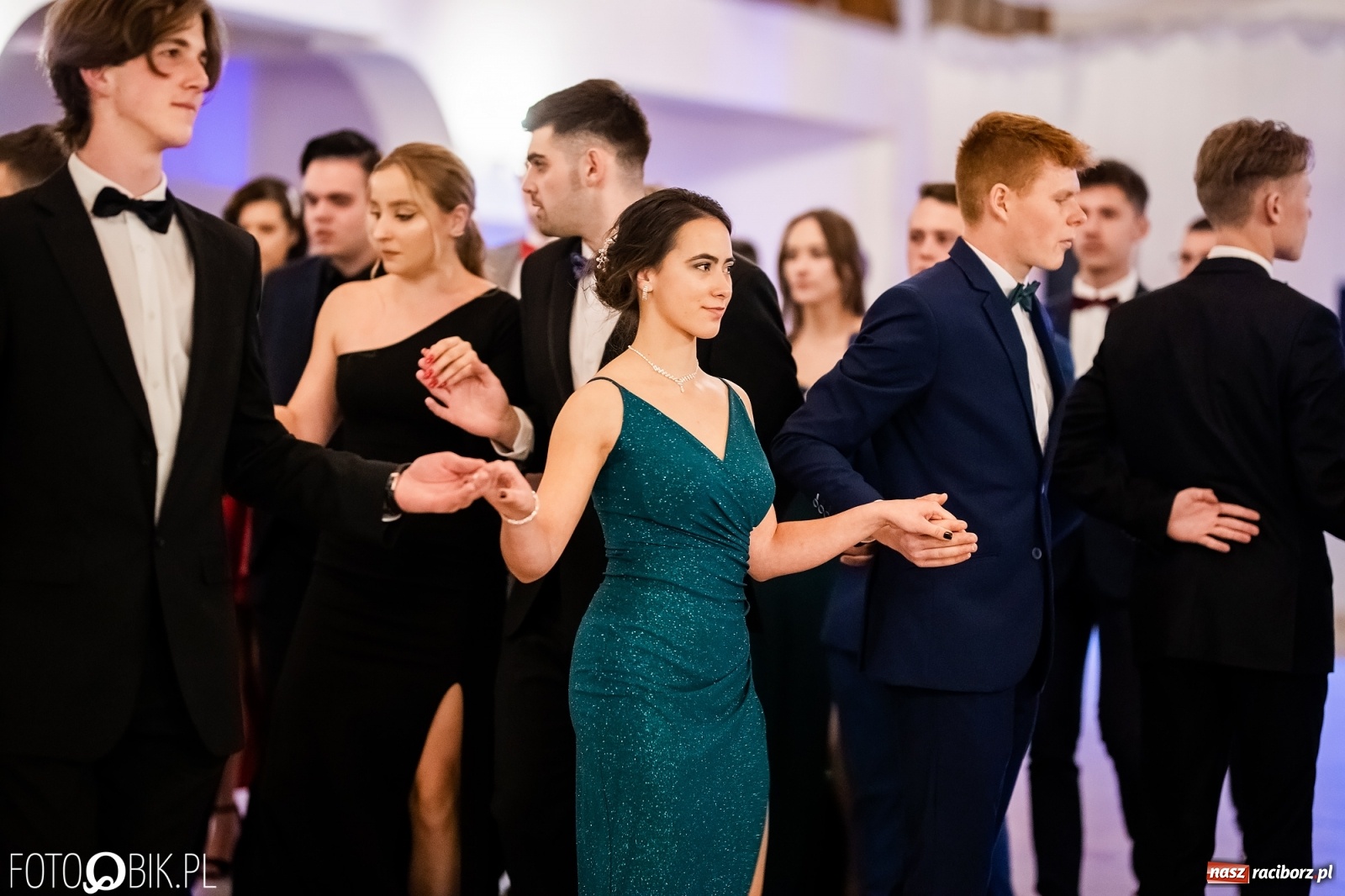 Zdjęcie w galerii na portalu naszraciborz.pl: Studniówka II LO im. Adama Mickiewicza w Raciborzu [FOTO i WIDEO] wiadomości z regionu