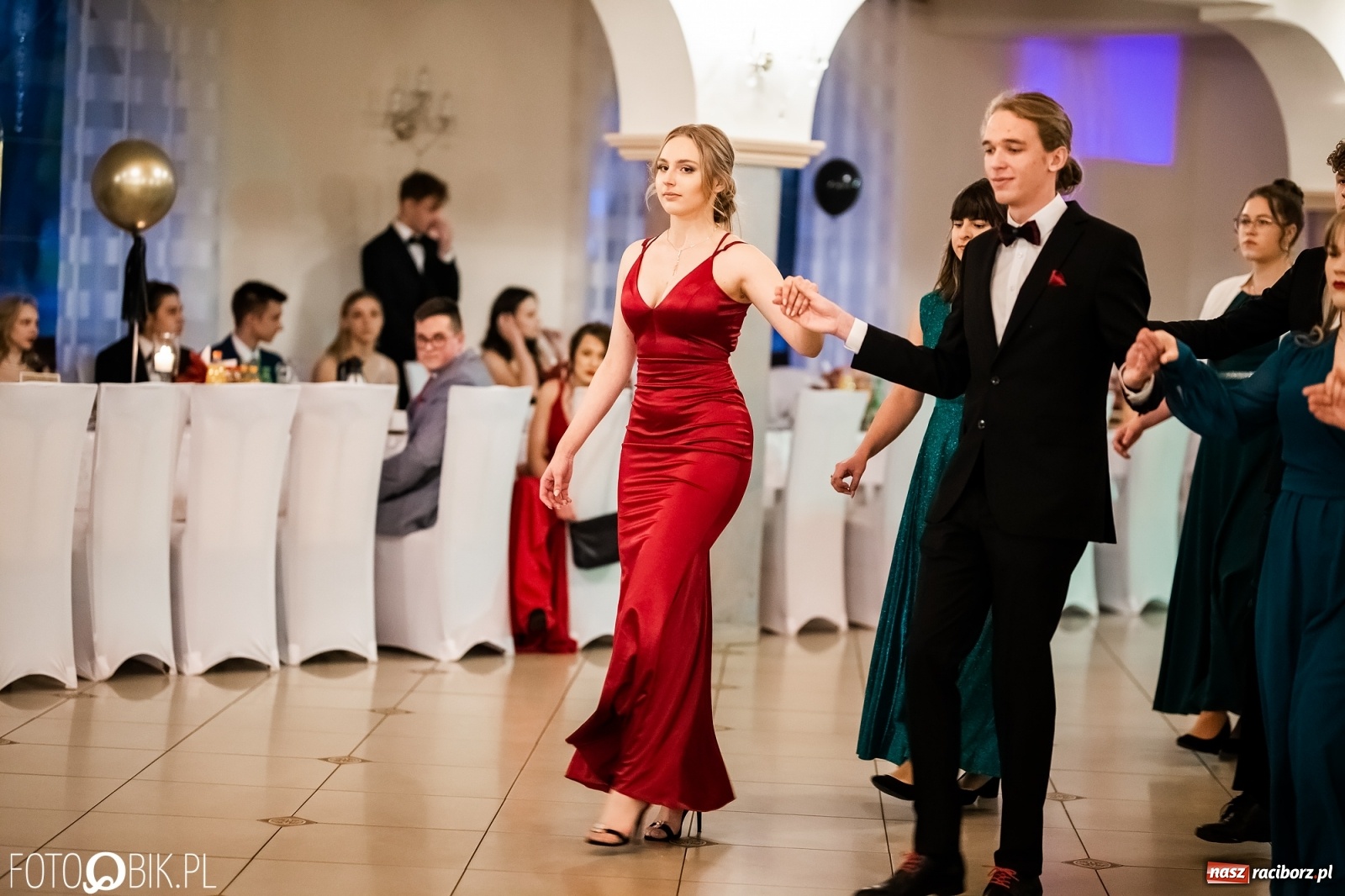 Zdjęcie w galerii na portalu naszraciborz.pl: Studniówka II LO im. Adama Mickiewicza w Raciborzu [FOTO i WIDEO] wiadomości z regionu