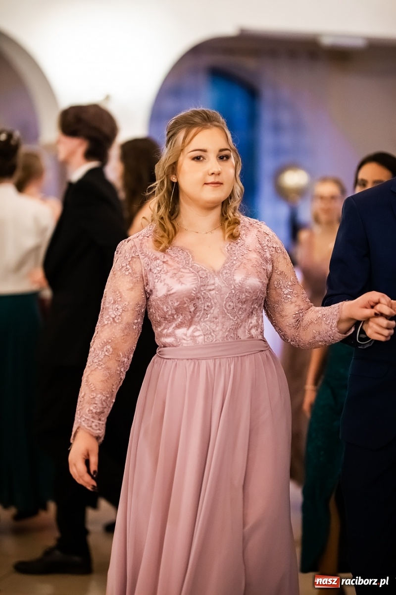 Zdjęcie w galerii na portalu naszraciborz.pl: Studniówka II LO im. Adama Mickiewicza w Raciborzu [FOTO i WIDEO] wiadomości z regionu