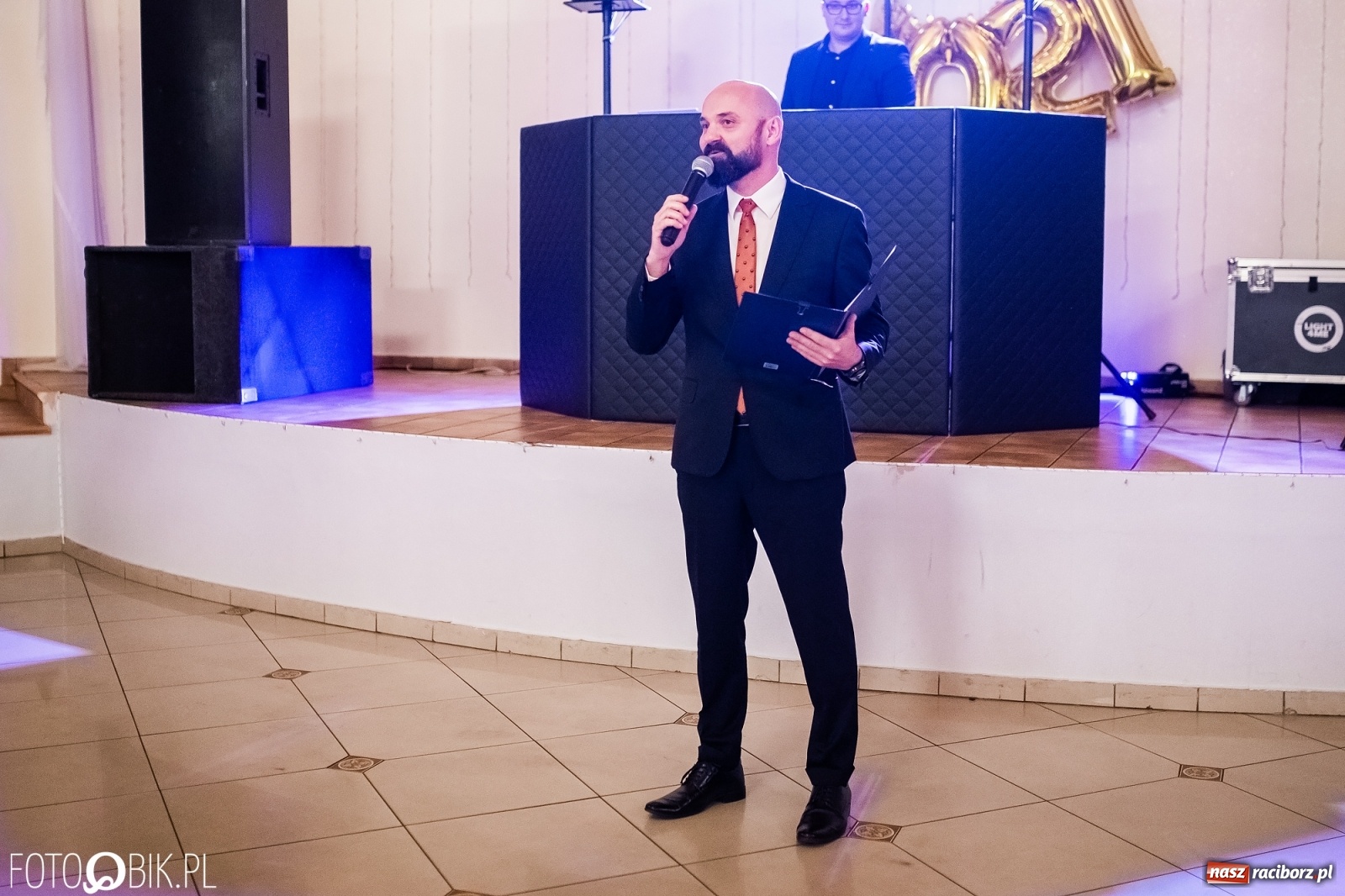 Zdjęcie w galerii na portalu naszraciborz.pl: Studniówka II LO im. Adama Mickiewicza w Raciborzu [FOTO i WIDEO] wiadomości z regionu