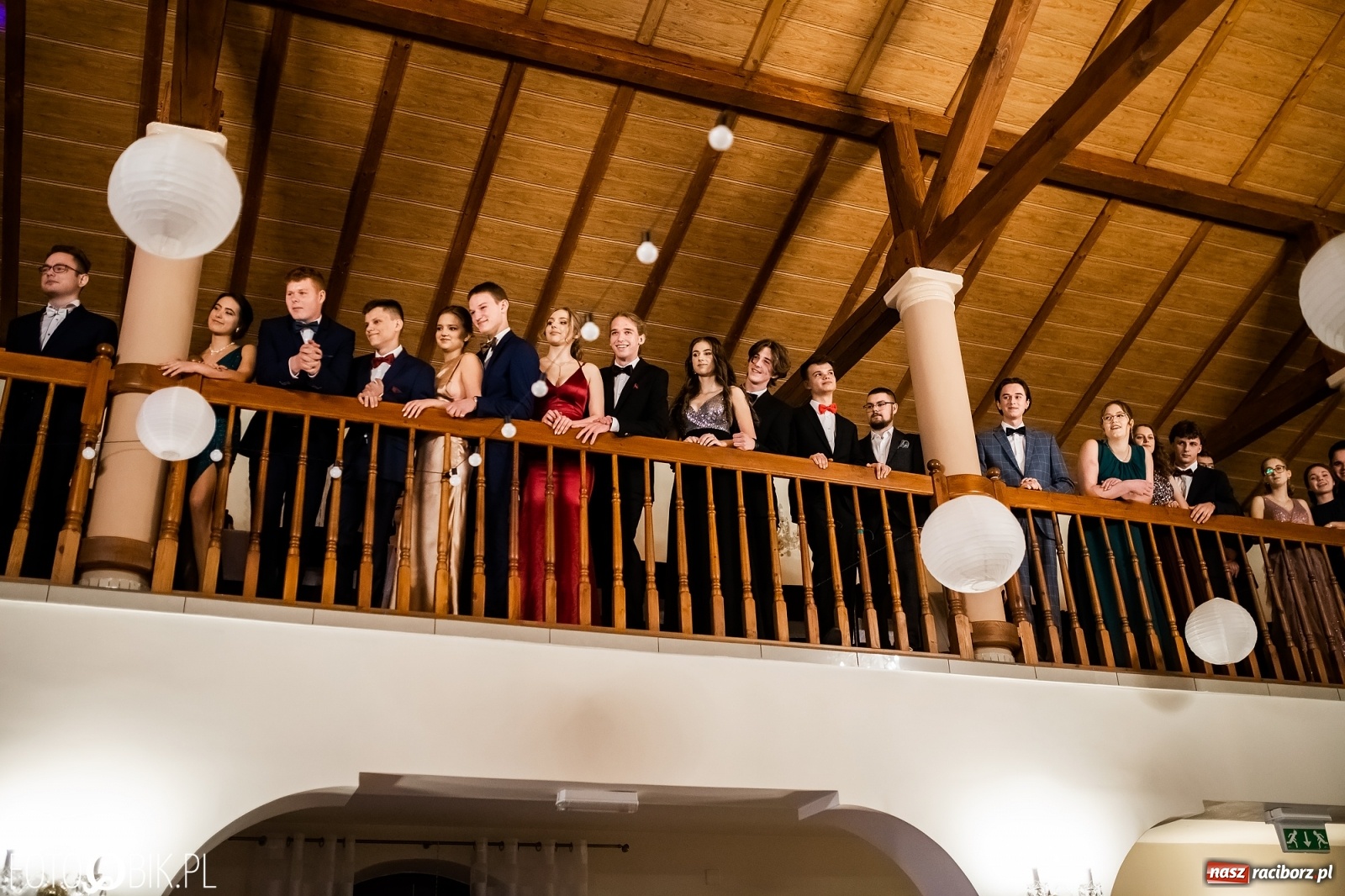 Zdjęcie w galerii na portalu naszraciborz.pl: Studniówka II LO im. Adama Mickiewicza w Raciborzu [FOTO i WIDEO] wiadomości z regionu