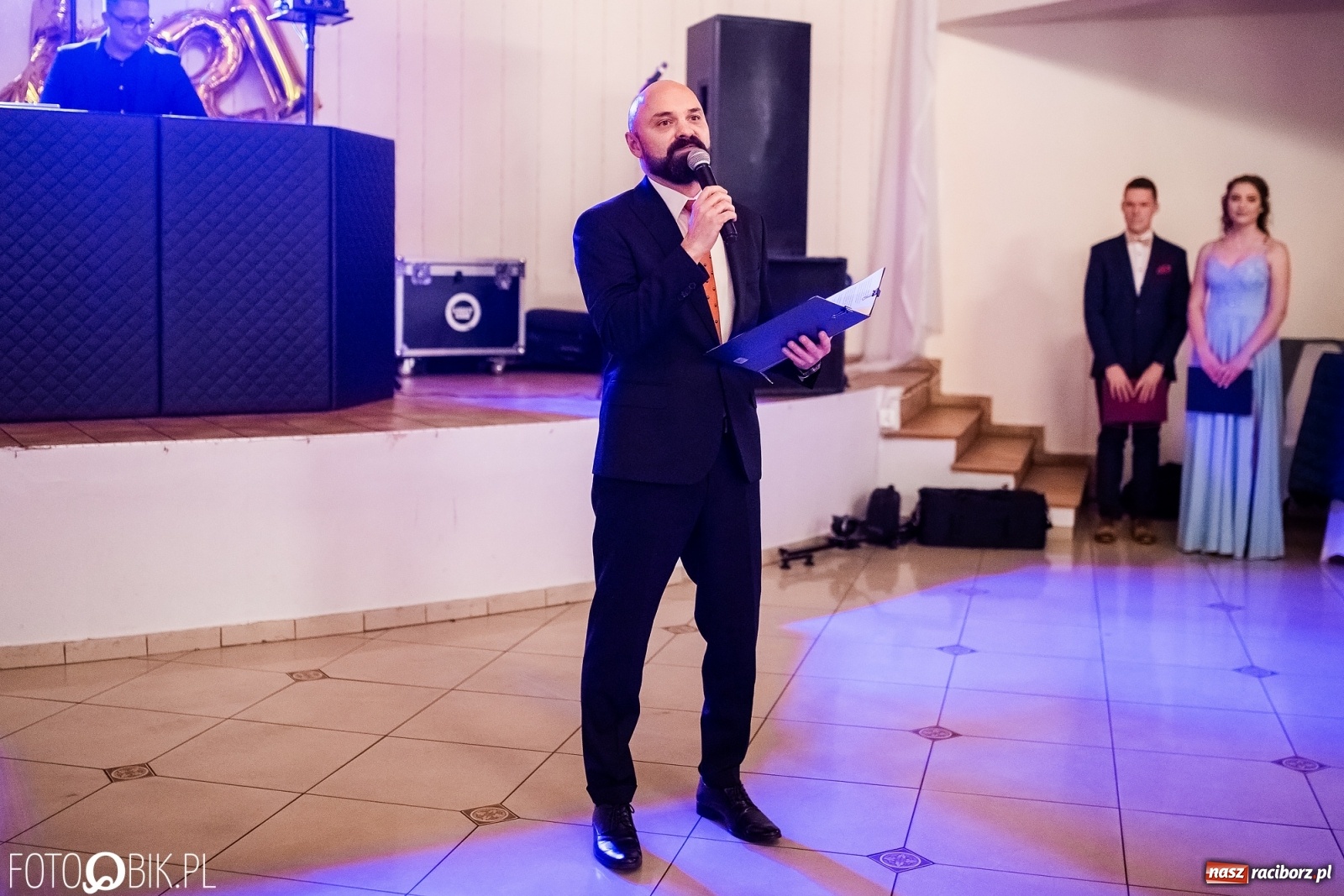 Zdjęcie w galerii na portalu naszraciborz.pl: Studniówka II LO im. Adama Mickiewicza w Raciborzu [FOTO i WIDEO] wiadomości z regionu