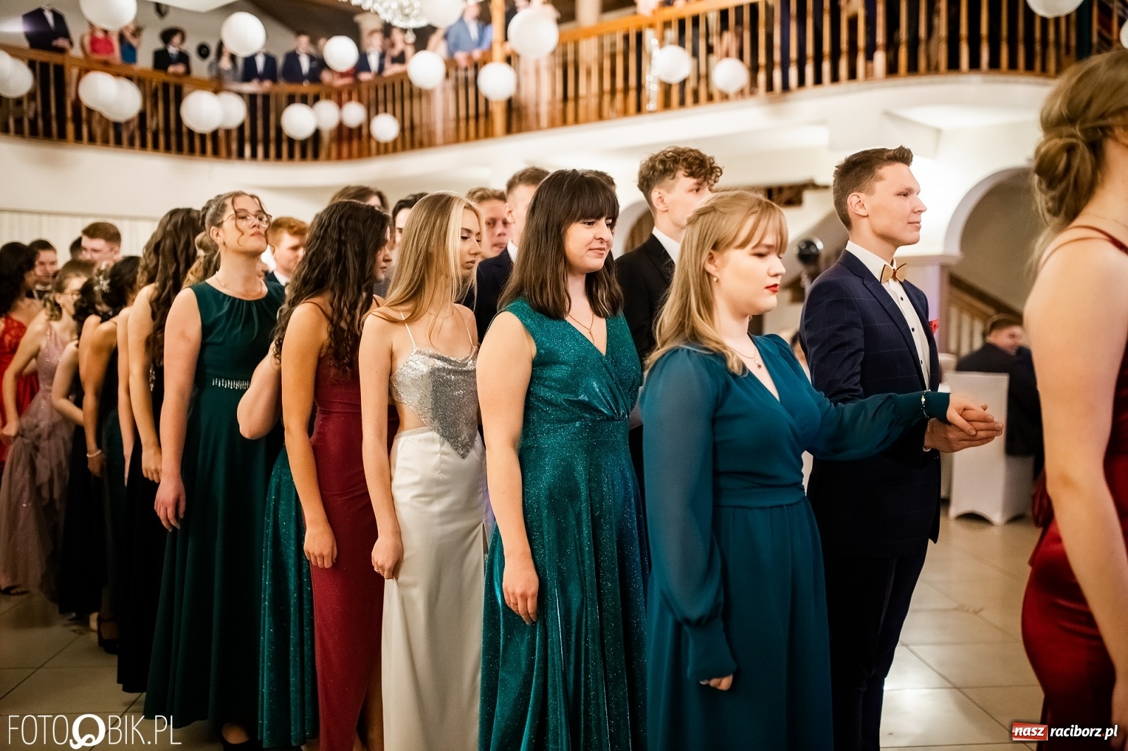 Zdjęcie w galerii na portalu naszraciborz.pl: Studniówka II LO im. Adama Mickiewicza w Raciborzu [FOTO i WIDEO] wiadomości z regionu