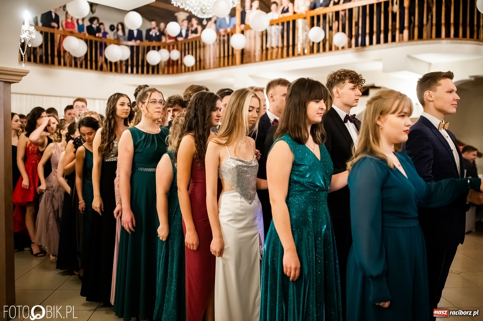 Zdjęcie w galerii na portalu naszraciborz.pl: Studniówka II LO im. Adama Mickiewicza w Raciborzu [FOTO i WIDEO] wiadomości z regionu