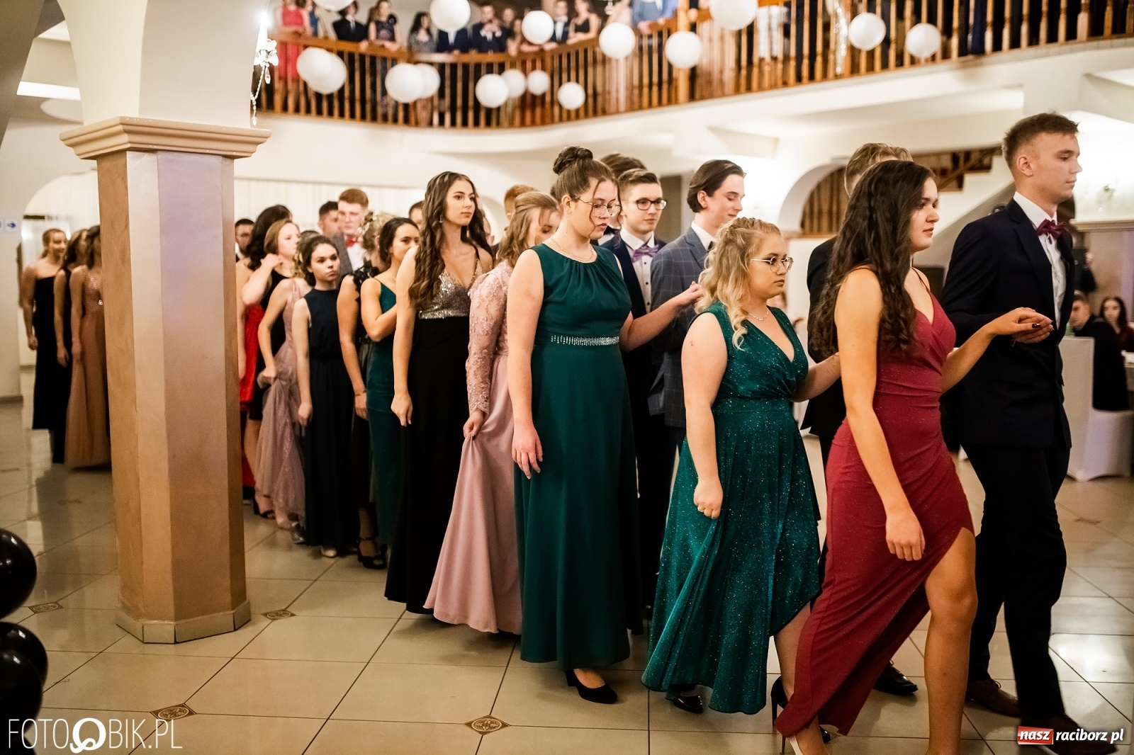 Zdjęcie w galerii na portalu naszraciborz.pl: Studniówka II LO im. Adama Mickiewicza w Raciborzu [FOTO i WIDEO] wiadomości z regionu