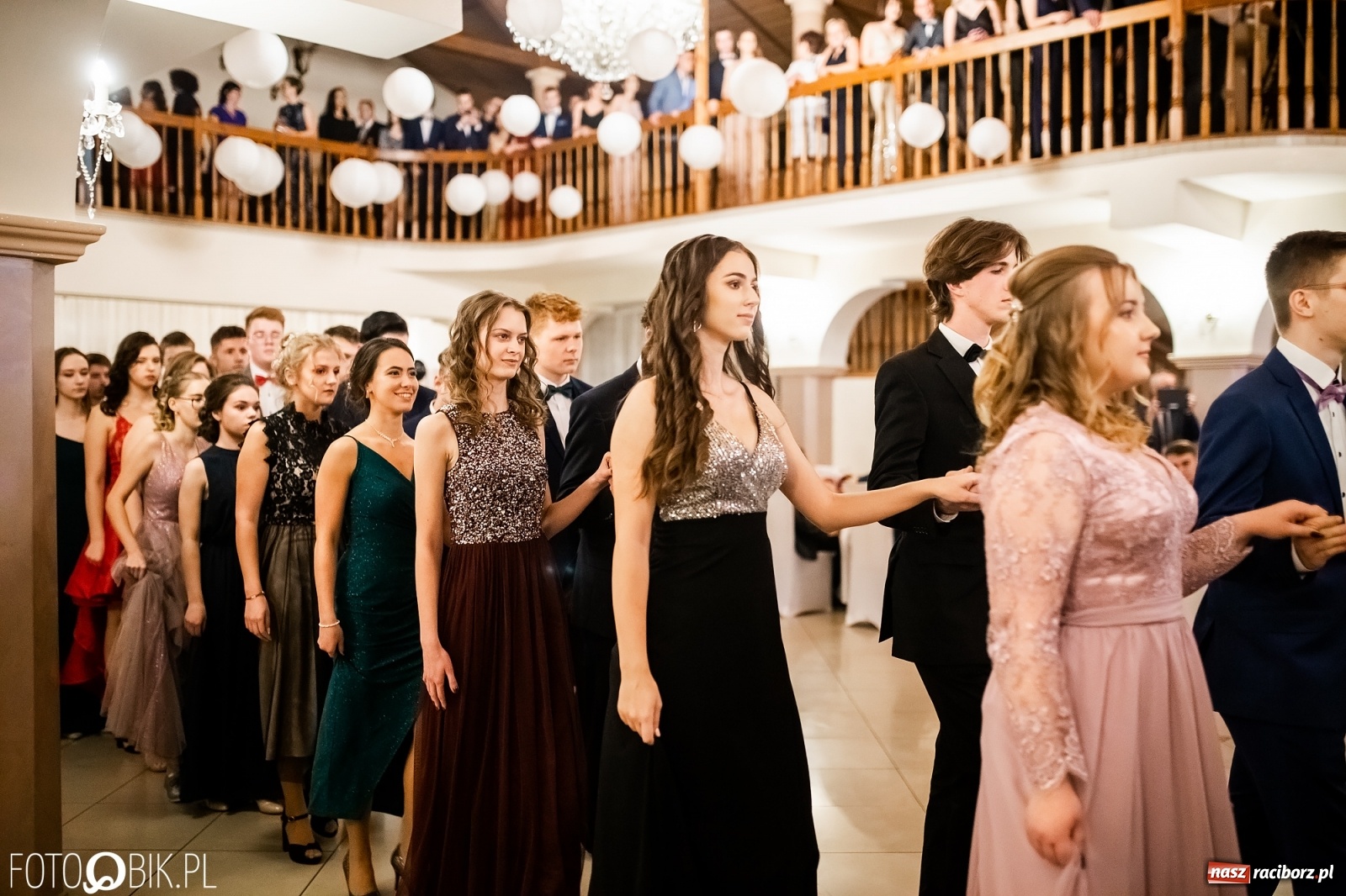 Zdjęcie w galerii na portalu naszraciborz.pl: Studniówka II LO im. Adama Mickiewicza w Raciborzu [FOTO i WIDEO] wiadomości z regionu