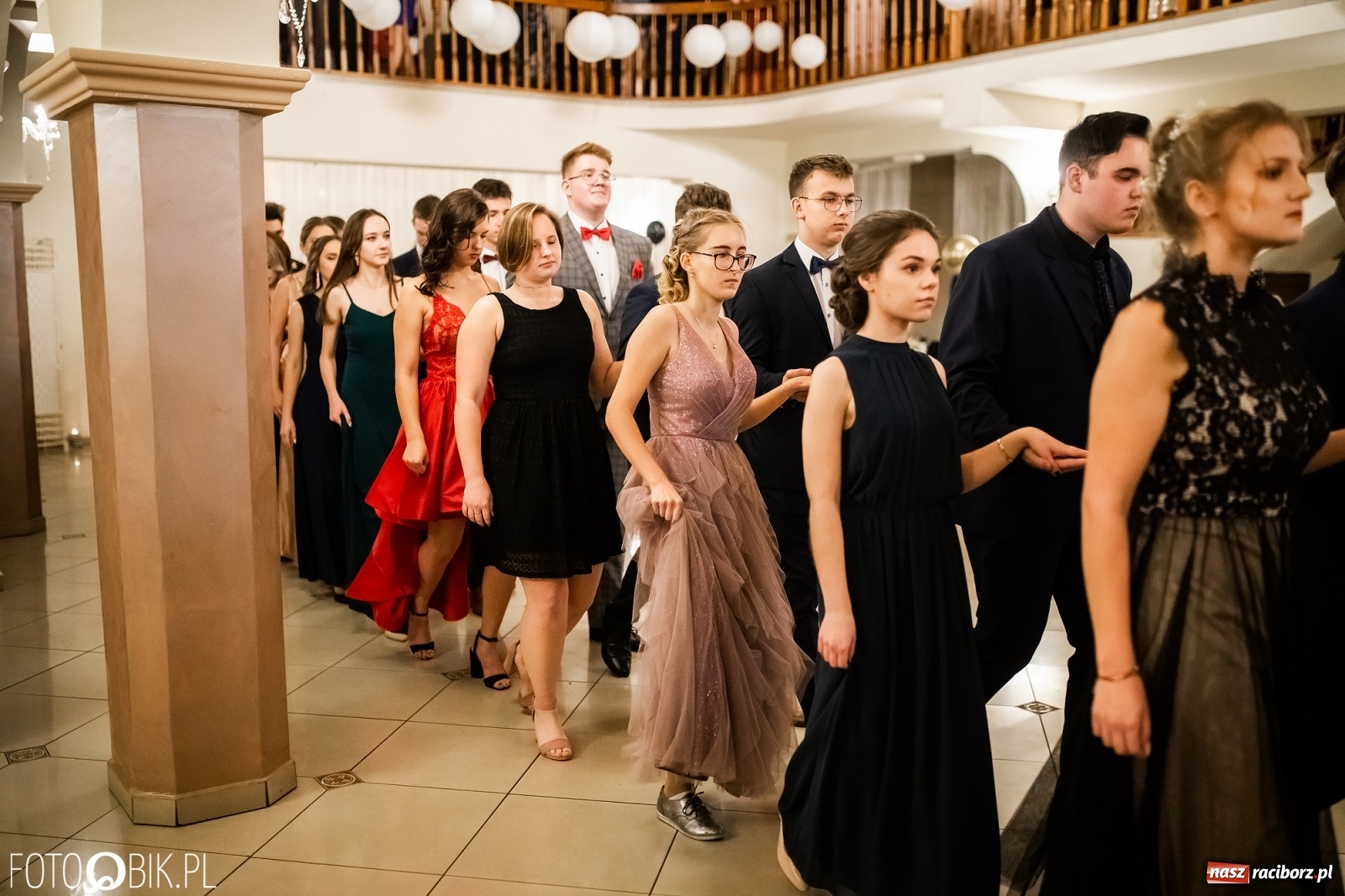 Zdjęcie w galerii na portalu naszraciborz.pl: Studniówka II LO im. Adama Mickiewicza w Raciborzu [FOTO i WIDEO] wiadomości z regionu